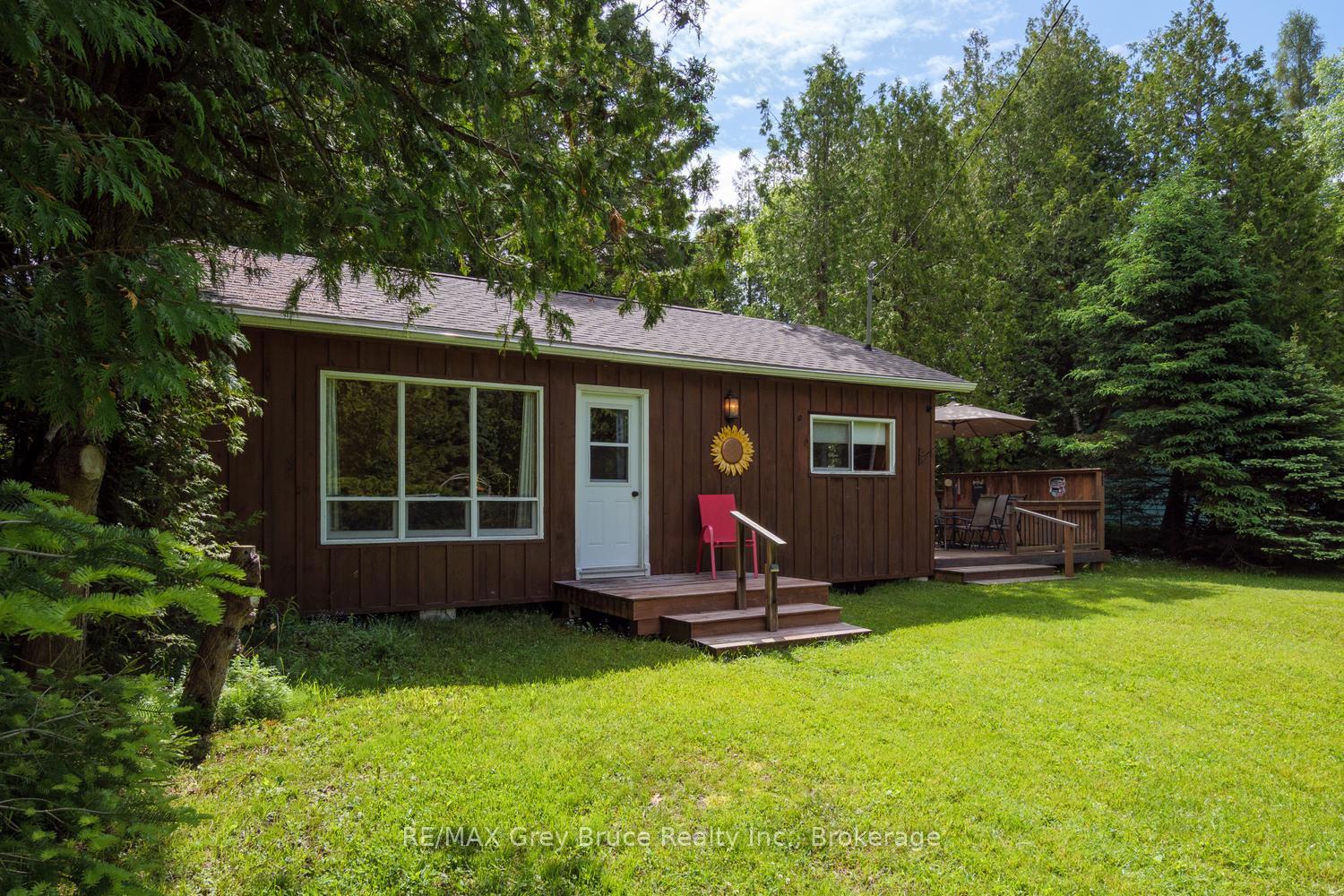 11 Eldridge Avenue South Bruce Peninsula Ontario Canada Sale residential DAWN-LEE McKENZIE RE/MAX GREY BRUCE REALTY INC 