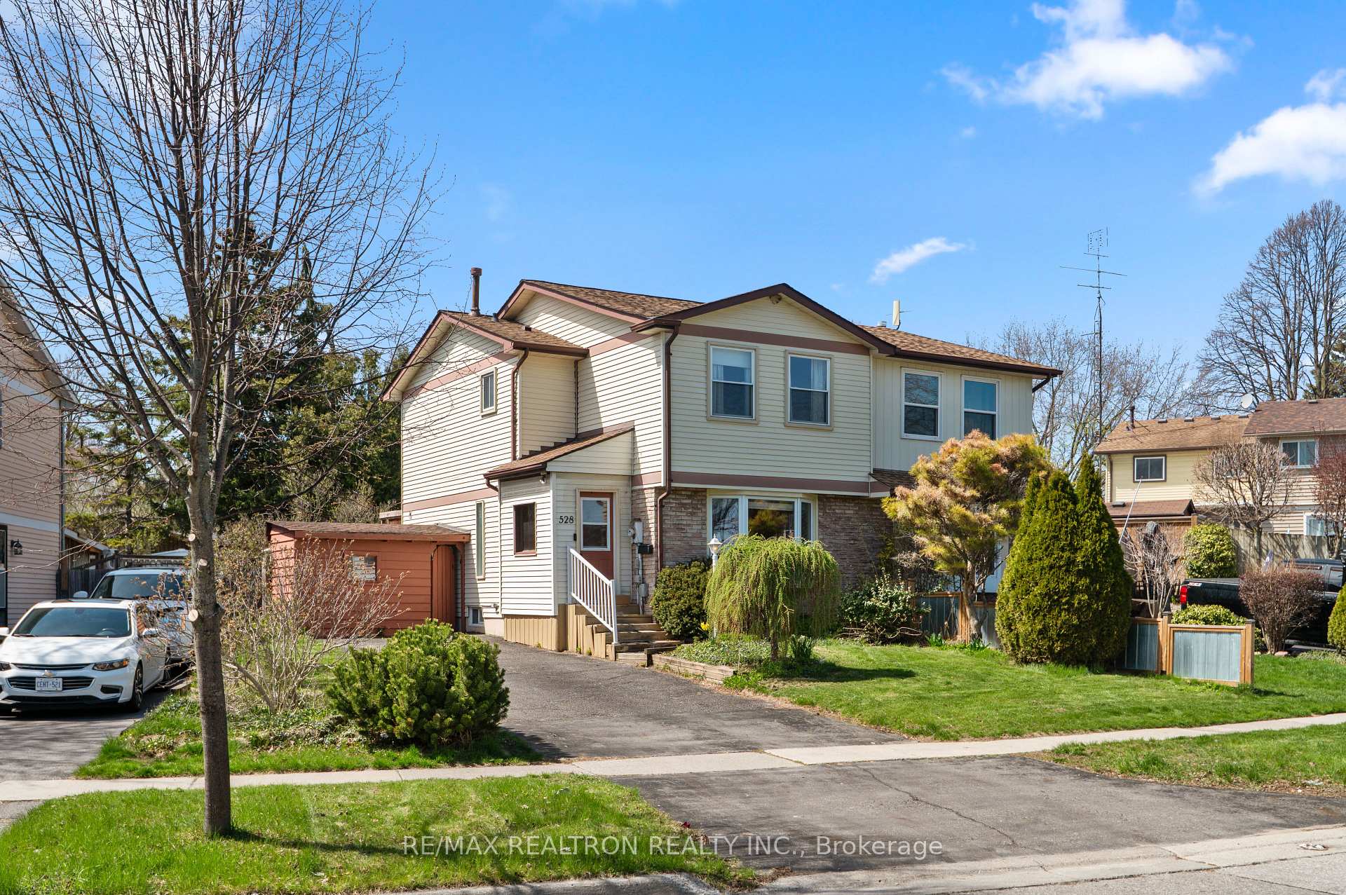 528 Gaylord Drive Oshawa Ontario Canada Sale residential Siva Sivanesan RE/MAX Realtron Realty Inc., Brokerage *