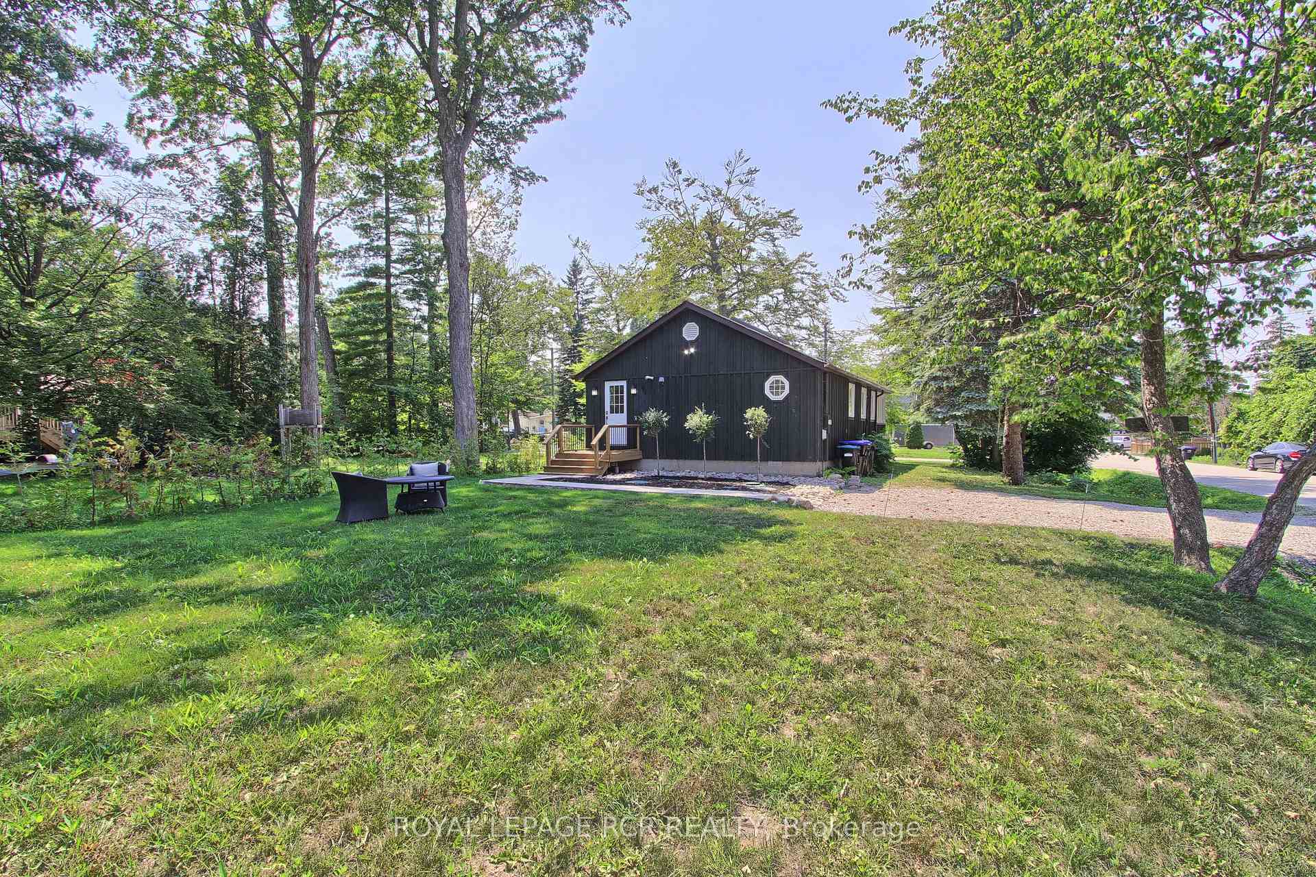 3967 Algonquin Avenue Innisfil Ontario Canada Sale residential Debbie Martin Royal LePage RCR Realty, Brokerage *