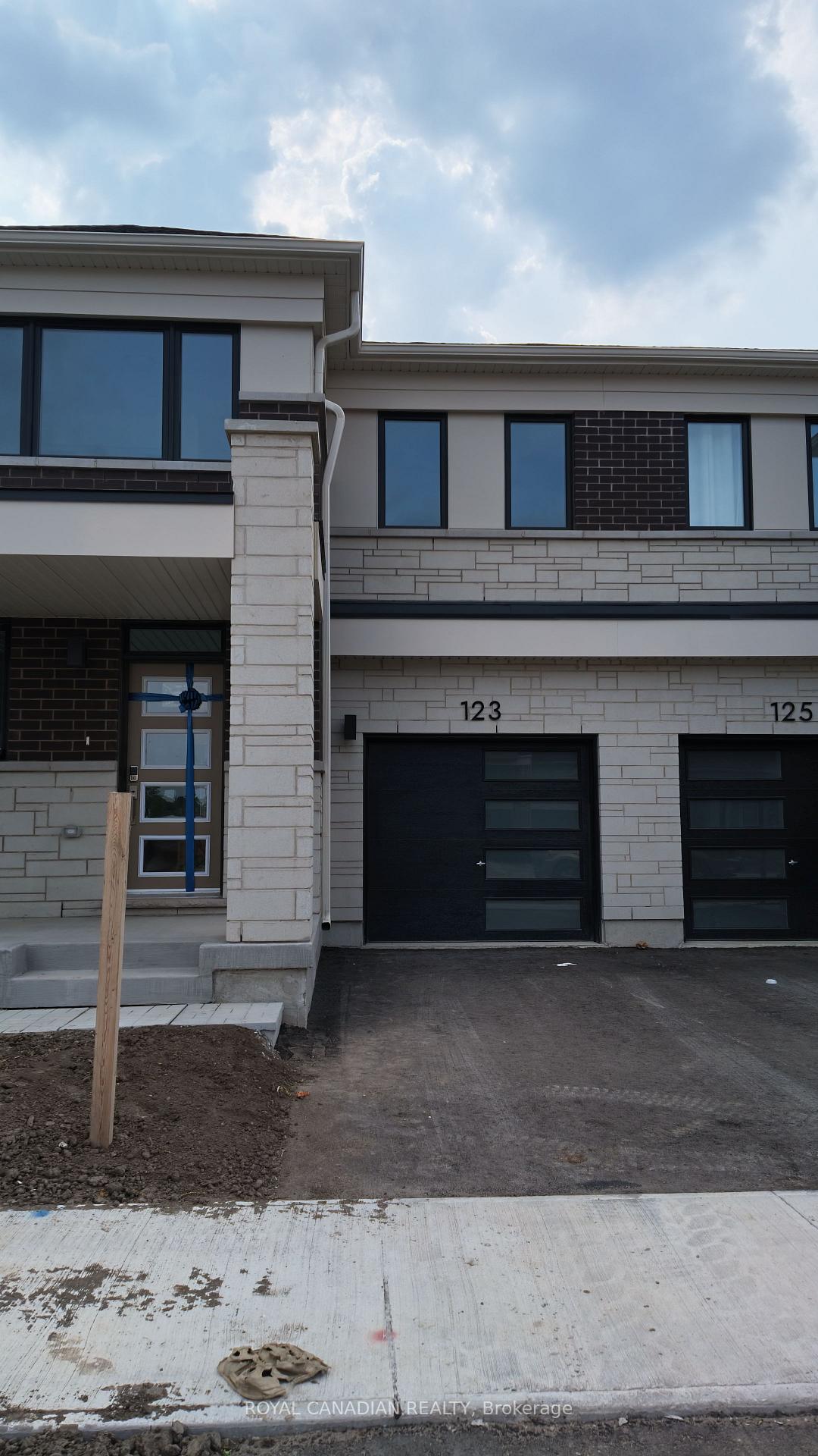 123 Vinewood Crescent Barrie Ontario Canada Rent residential Naveen Vadlamudi ROYAL CANADIAN REALTY, BROKERAGE*