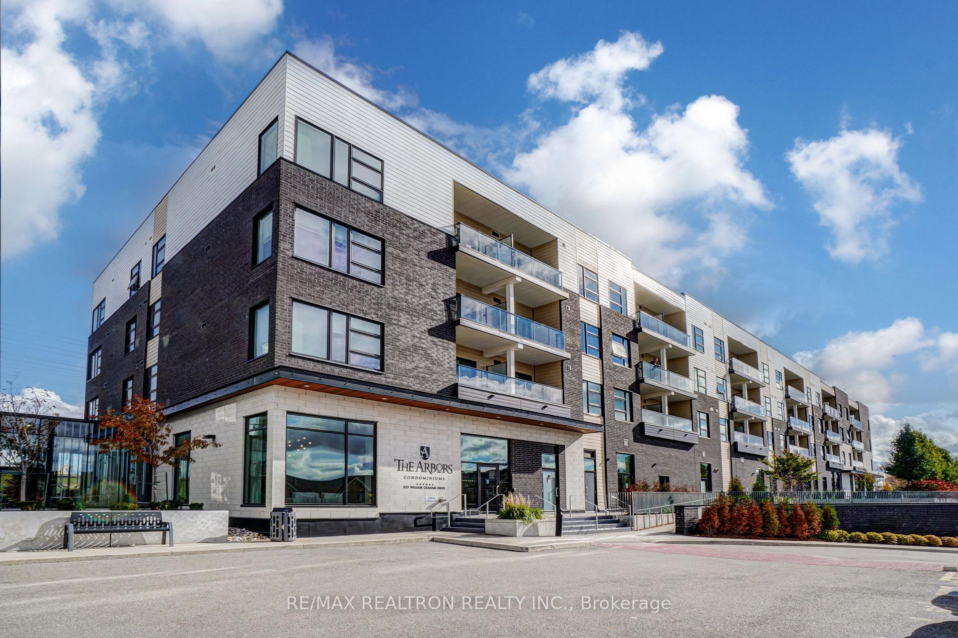 331 - 555 William Graham Drive Aurora Ontario Canada Sale residential Maria Mitchell RE/MAX Realtron Realty, Inc. Brokerage*