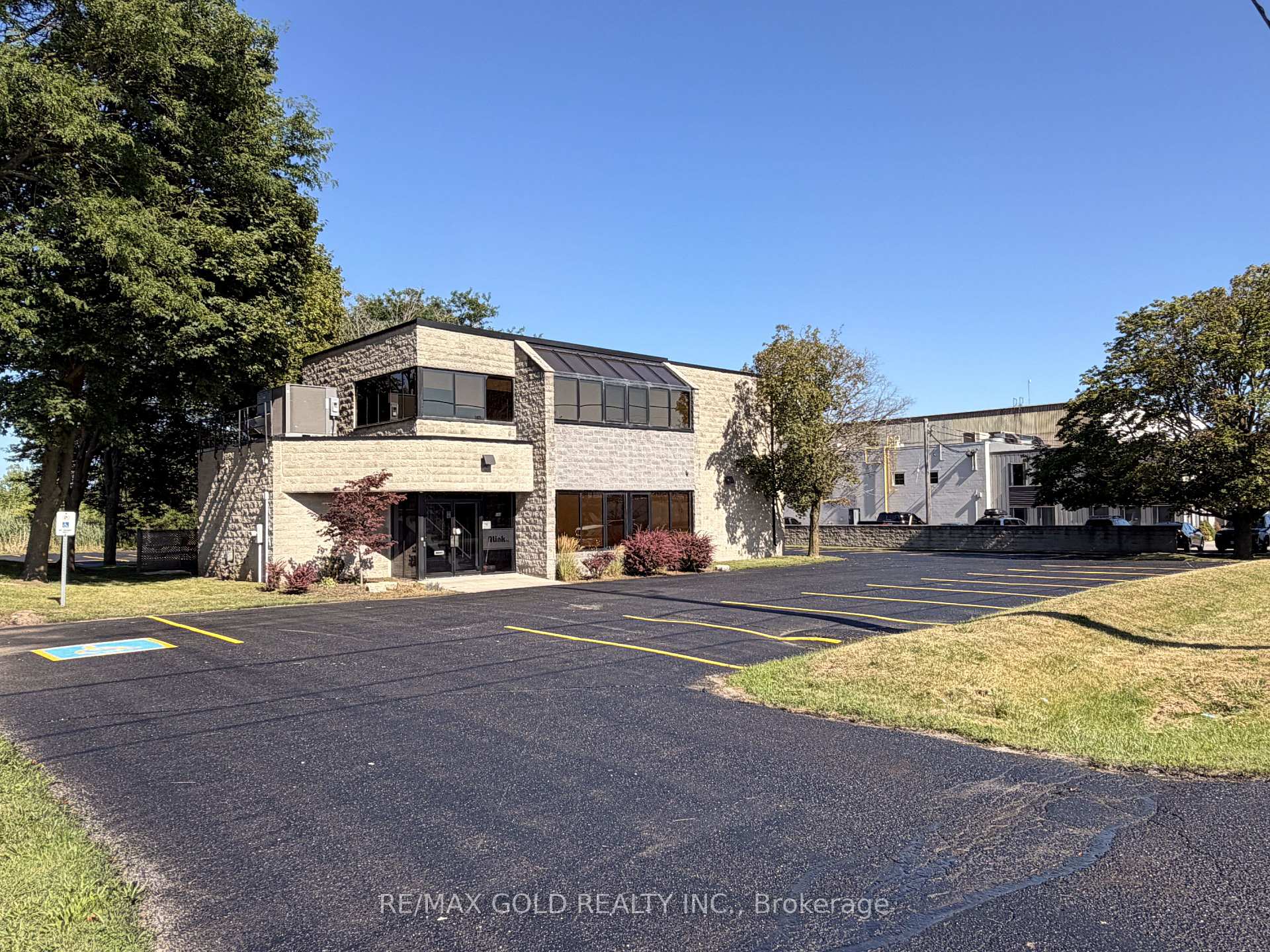 680 Industrial Road E London East Ontario Canada Lease commercial Rashminder Chadha REMAX Gold Realty Inc., Brokerage*