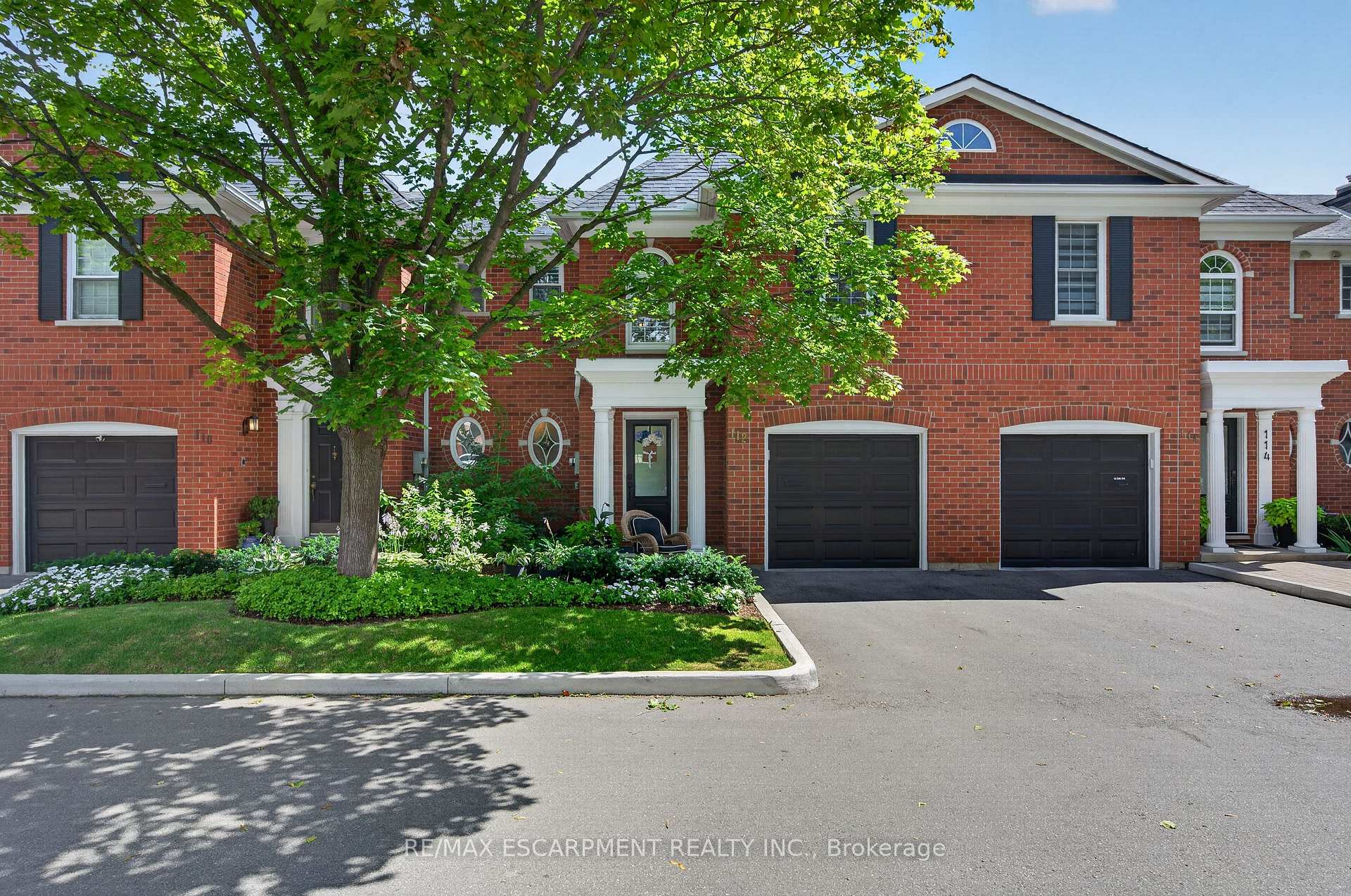 112 Fairwood Place W Burlington Ontario Canada Sale residential   AKARAT Group Inc.