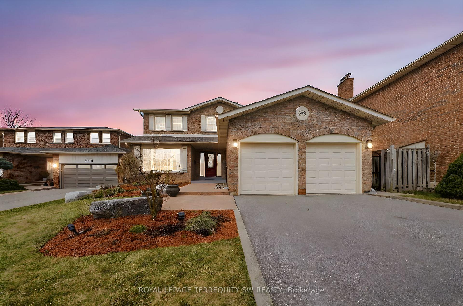 1169 Carlo Court Mississauga Ontario Canada Sale residential Angie Cebic Queensway Real Estate Brokerage Inc.