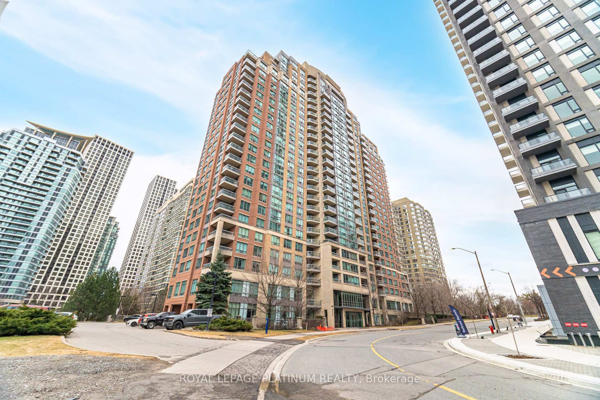 703 - 156 Enfield Place Mississauga Ontario Canada Sale residential Karolina Mangat Royal Lepage Platinum Realty, Brokerage*