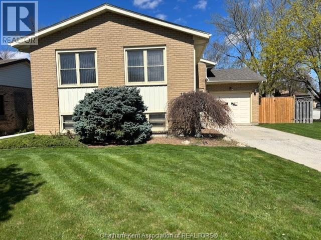 15 MONARCH DRIVE Chatham Ontario Canada Sale residential   M. C. HOMES REALTY INC BROKERAGE