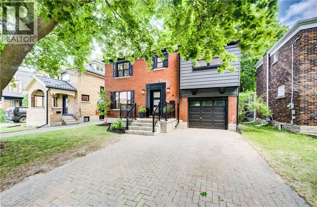 34 MOORE Avenue N Waterloo Ontario Canada Sale residential Eva Munch RE/MAX Twin City Realty Inc., Brokerage*