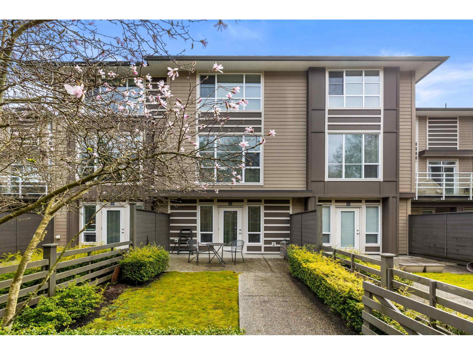 40 15405 31 AVENUE Surrey British Columbia Canada Sale residential Gonzalo Santos PREC Real Broker B.C. Ltd.