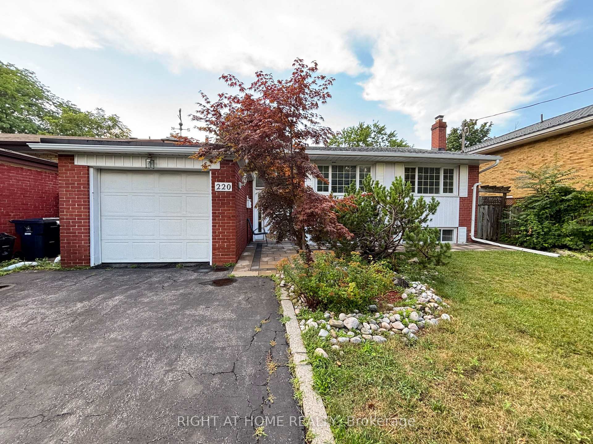 220 Newton Drive Toronto Ontario Canada Rent residential Nadia Cawley Right at Home Realty, Brokerage*