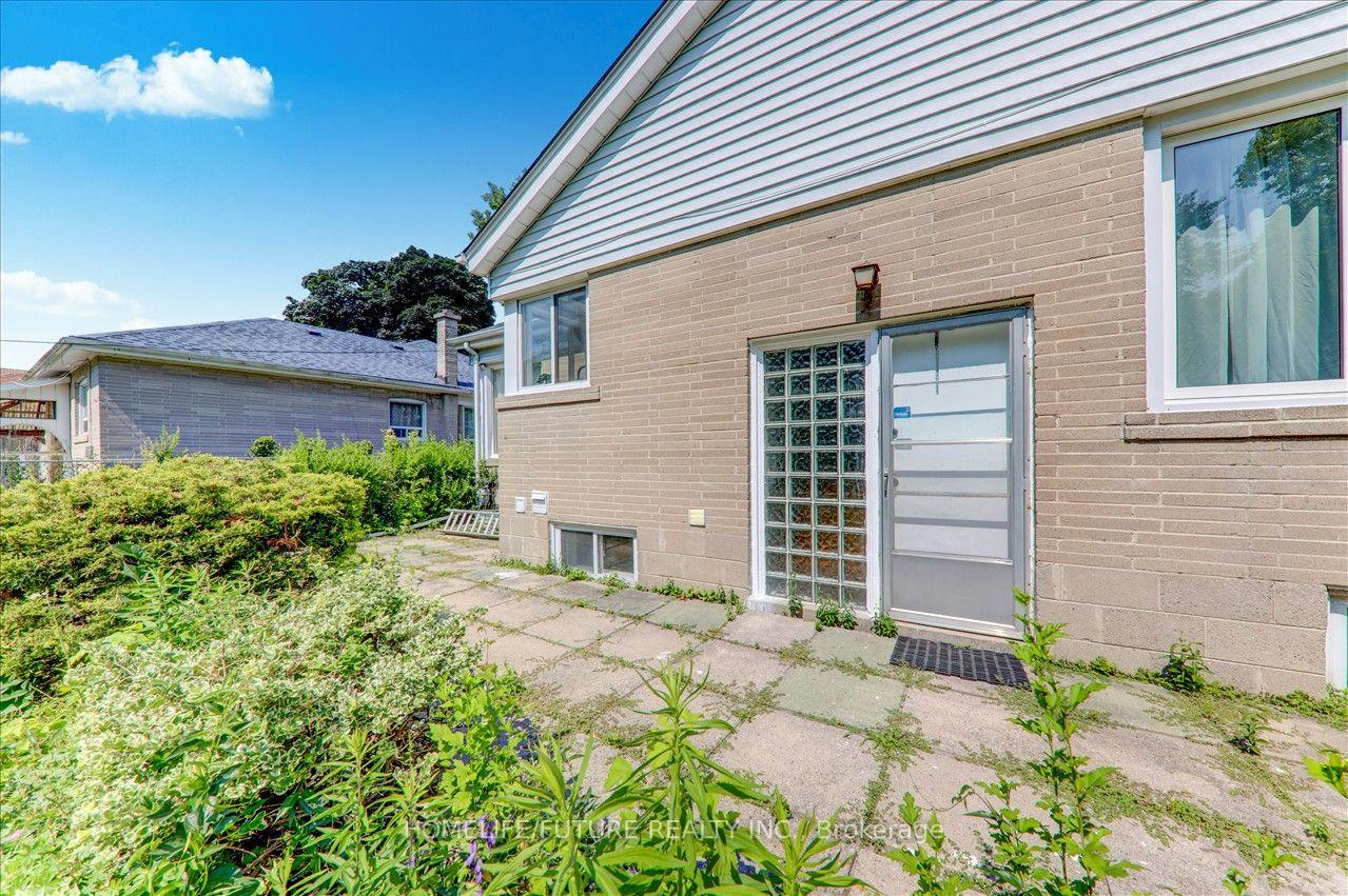 BSMT - 53 Dennett Drive Toronto Ontario Canada Rent residential   HomeLife/Future Realty Inc., Brokerage*