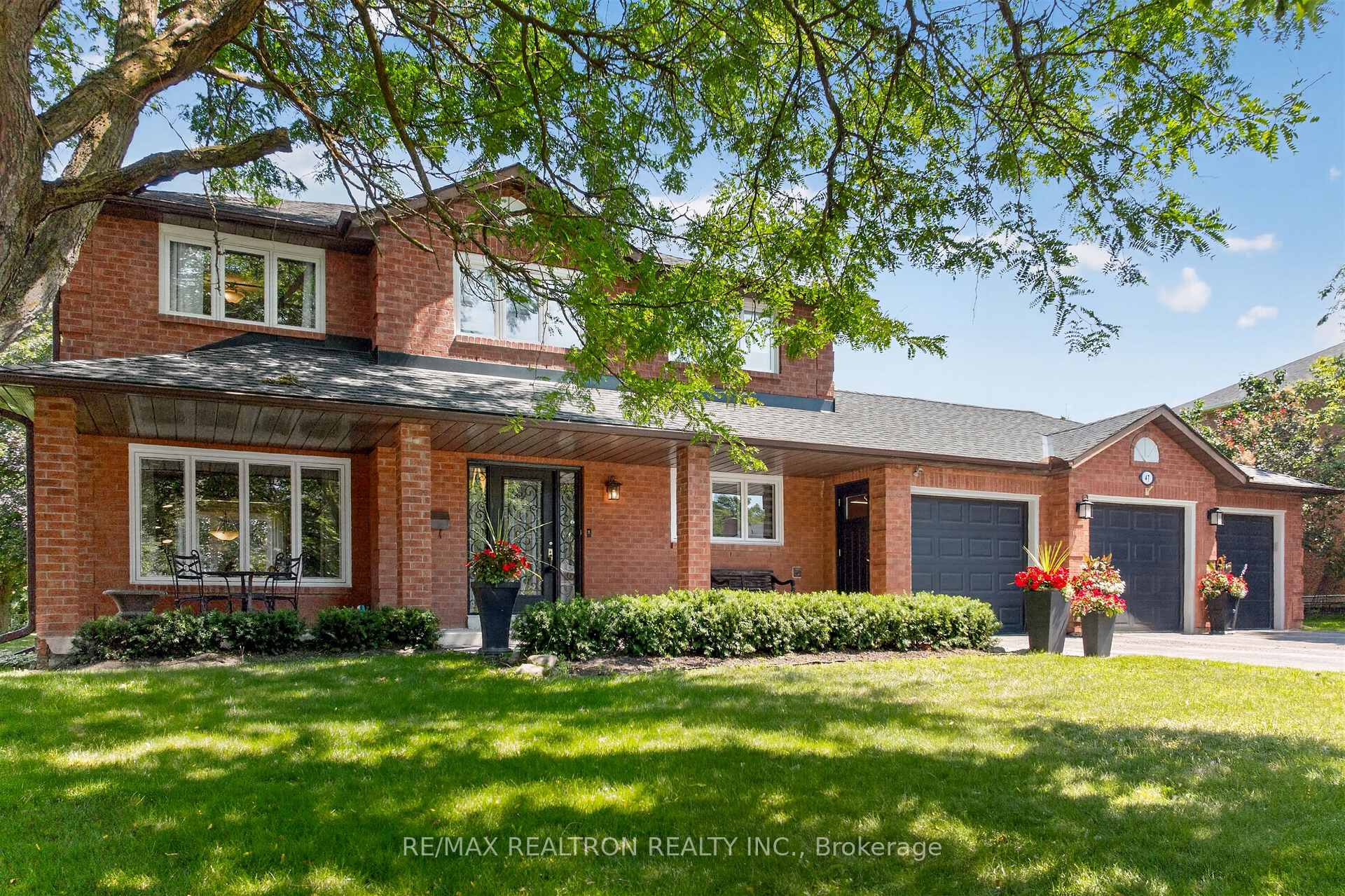 47 Maple Way East Gwillimbury Ontario Canada Sale residential Maria Mitchell RE/MAX Realtron Realty, Inc. Brokerage*