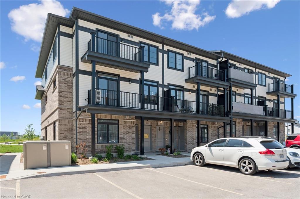 20 Lomond Lane Kitchener Ontario Canada Sale residential Alejandra Ivic RE/MAX Twin City Realty Inc., Brokerage *