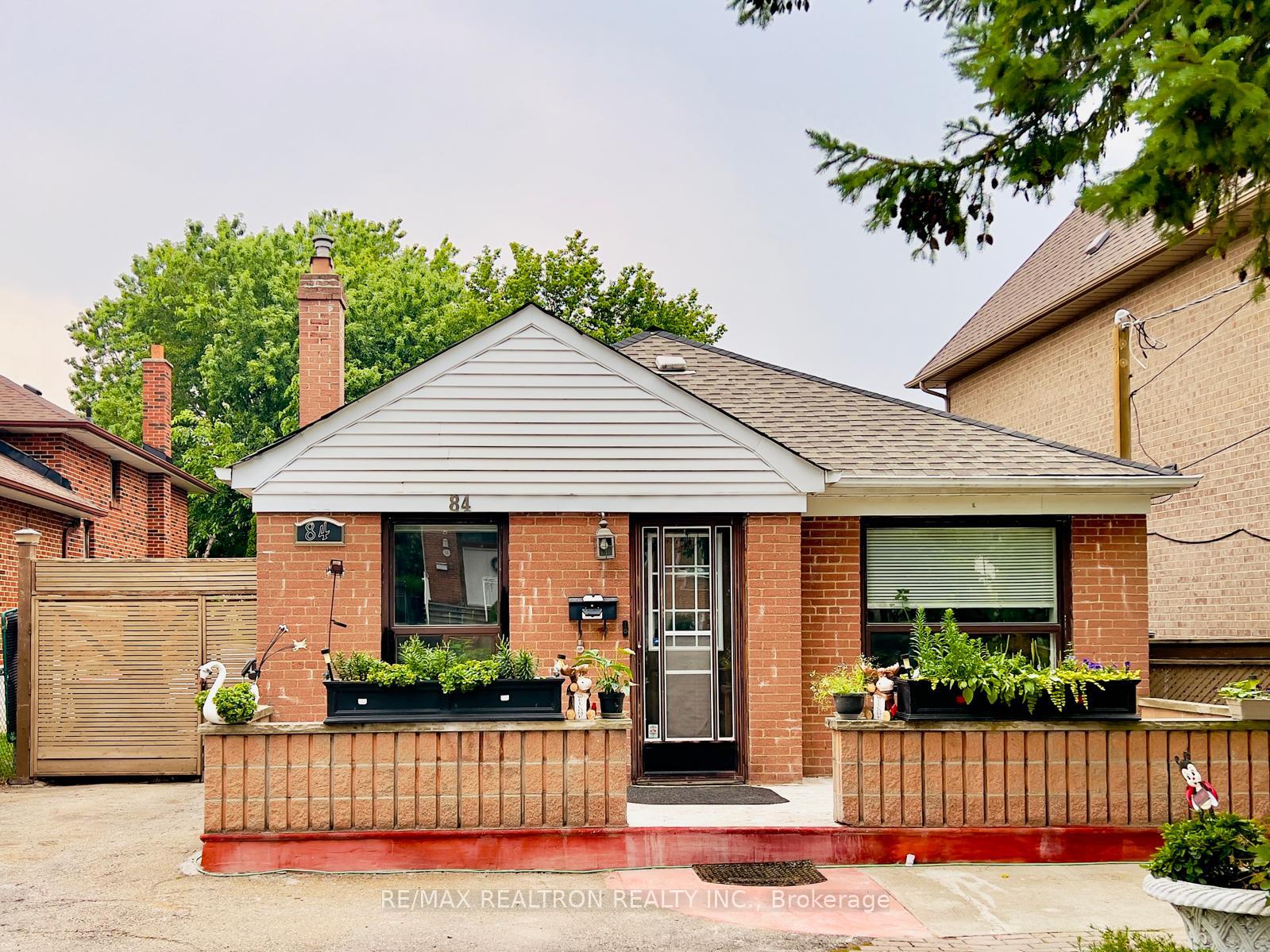 84 Ranee Avenue Toronto Ontario Canada Sale residential Siva Sivanesan RE/MAX Realtron Realty Inc., Brokerage *
