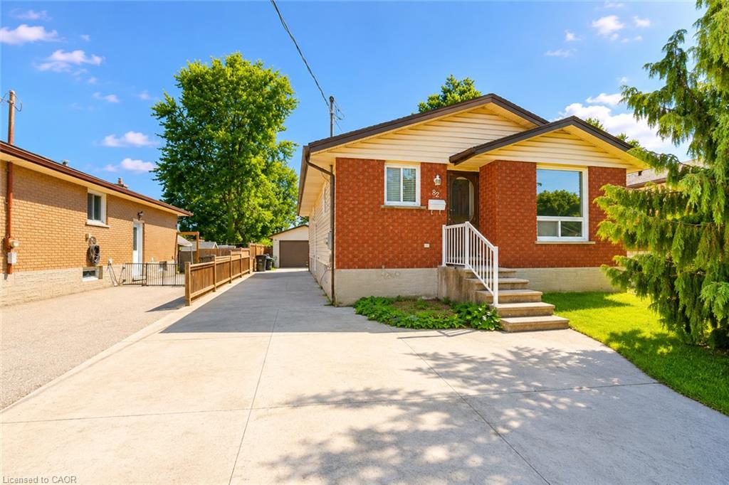 82 Elmwood Avenue Cambridge Ontario Canada Sale residential John Moniz RE/MAX Real Estate Centre Inc., Brokerage*