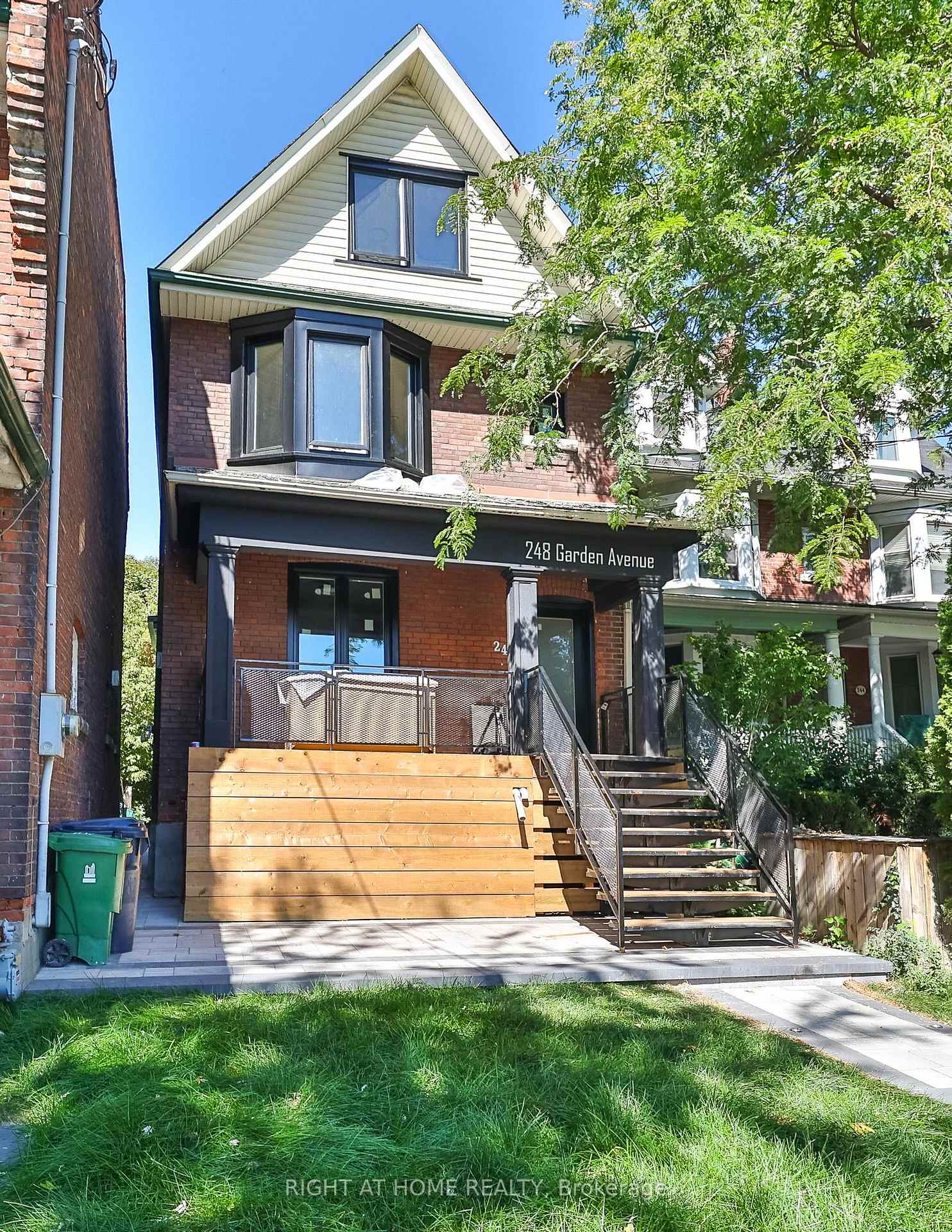 Lower - 248 Garden Avenue Toronto Ontario Canada Rent residential Stephanie Easton Right at Home Realty, Brokerage*