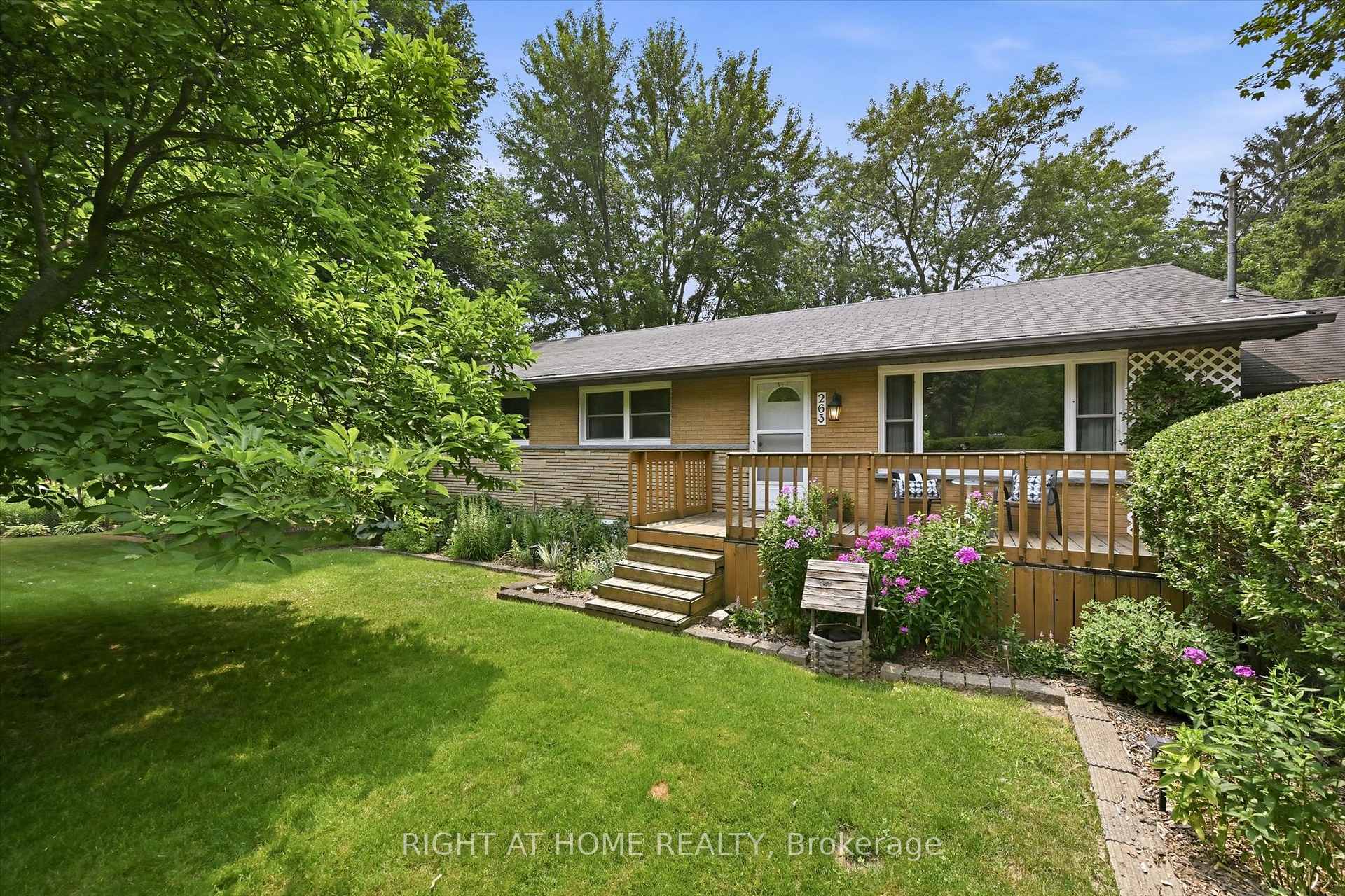 263 Weir's Lane Hamilton Ontario Canada Sale residential Steven Burrows Right at Home Realty, Brokerage*