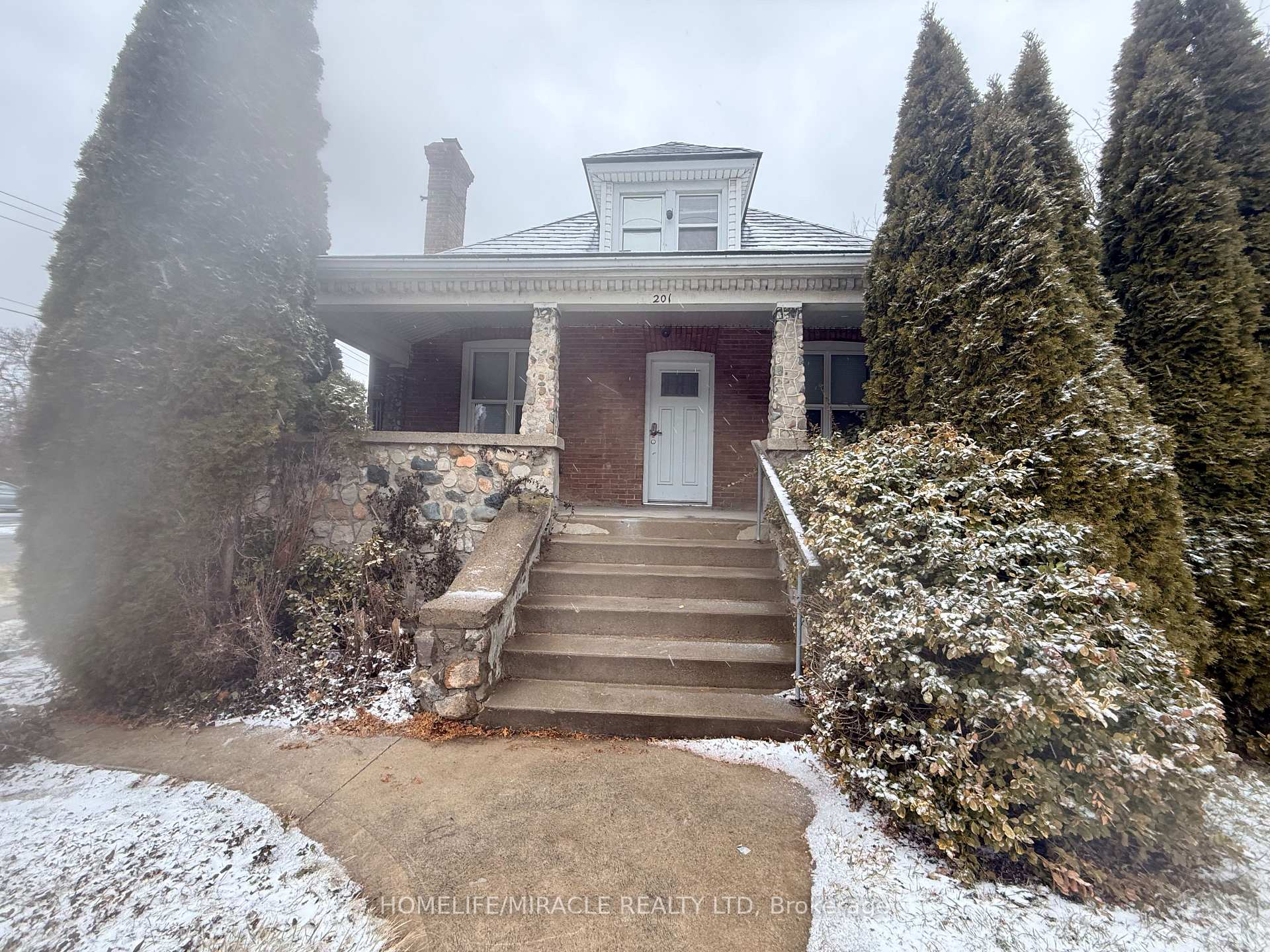 201 Grand Avenue Chatham-Kent Ontario Canada Sale residential Rajesh Patel HomeLife/Miracle Realty Ltd., Brokerage *