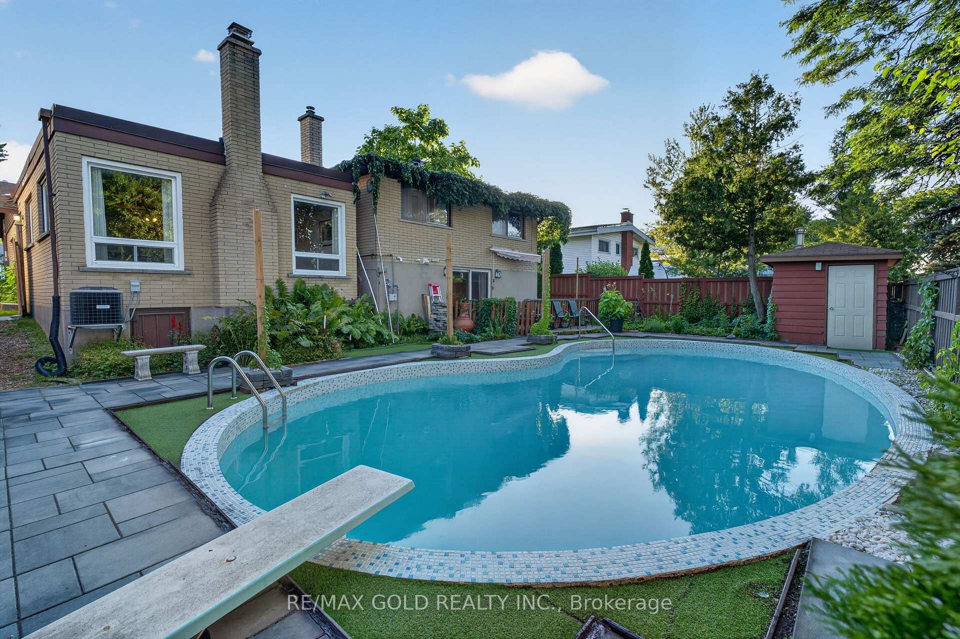 16 Monterey Road Kitchener Ontario Canada Sale residential Kelly Gill REMAX Gold Realty Inc., Brokerage*