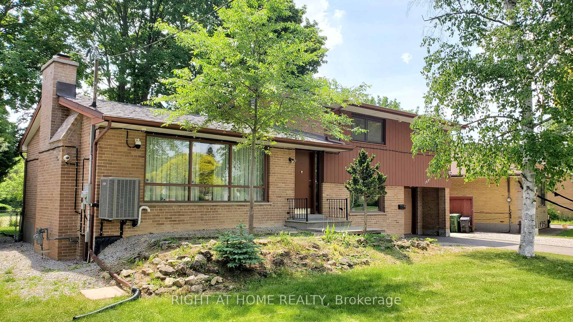 1 - 169 Yorkview Drive Toronto Ontario Canada Rent residential Aria Shahi Right at Home Realty, Brokerage*