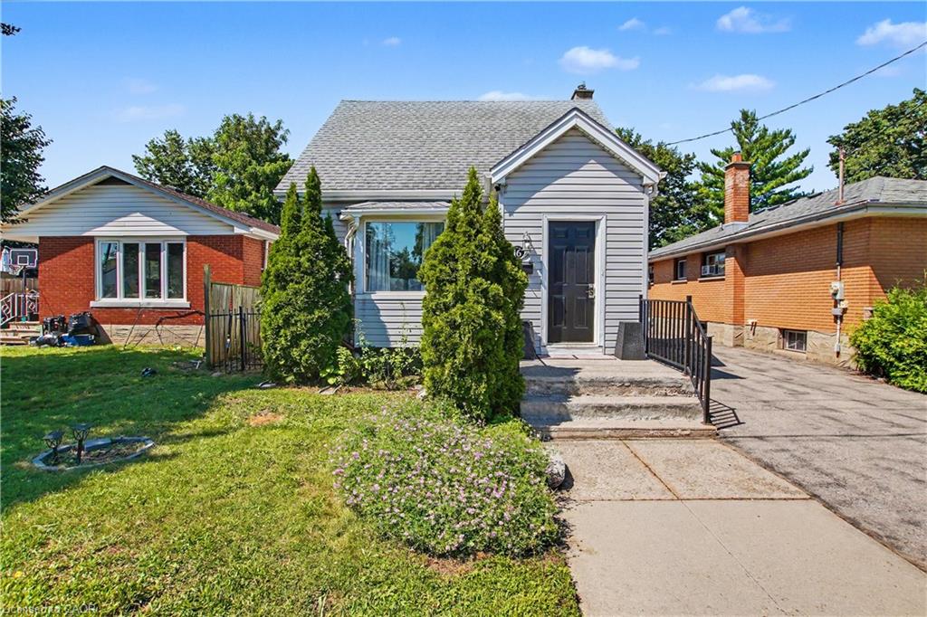 16 Mercer Road Cambridge Ontario Canada Sale residential John Moniz RE/MAX Real Estate Centre Inc., Brokerage*