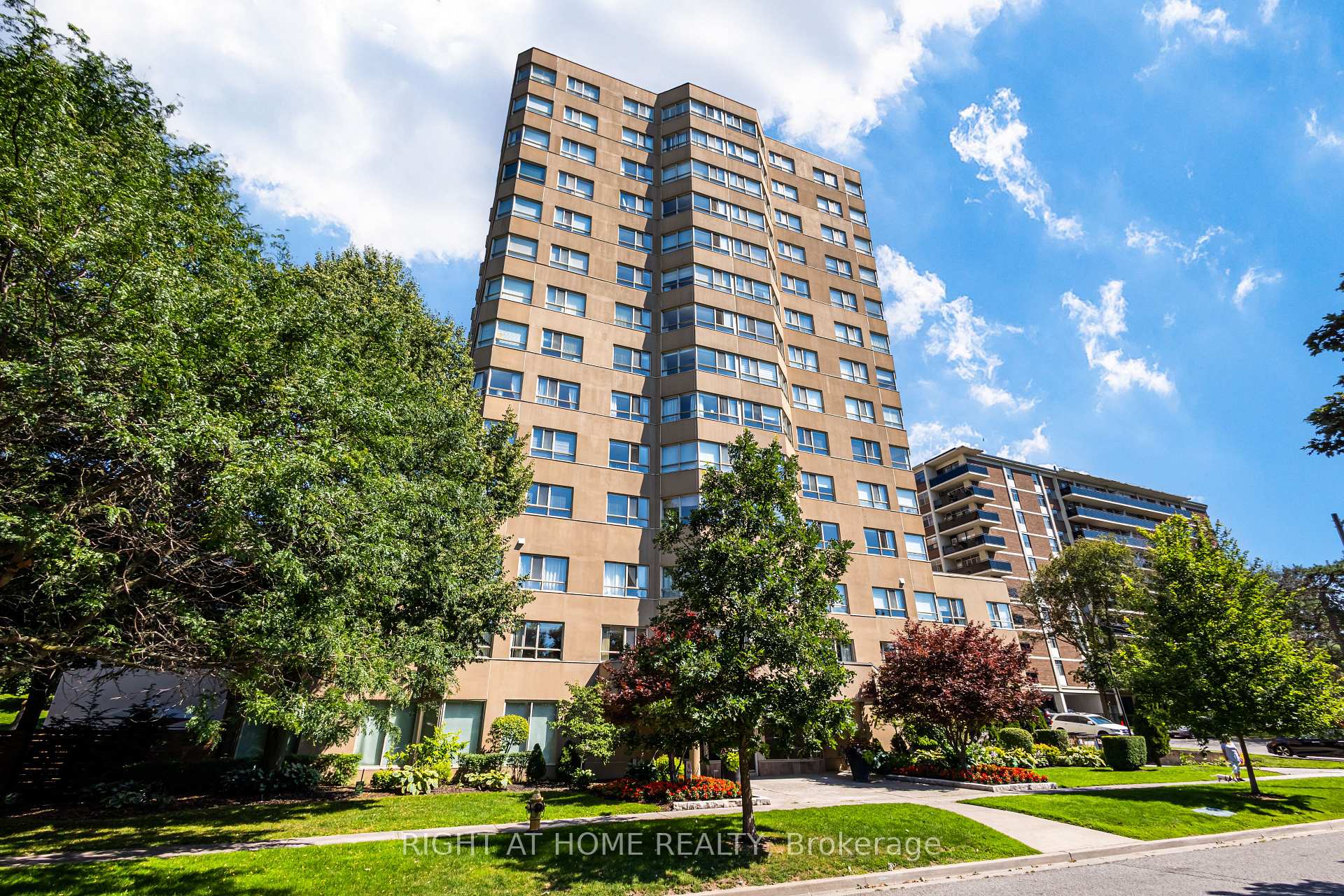 912 - 4 Park Vista Drive Toronto Ontario Canada Sale residential Elena Bajenova Right at Home Realty, Brokerage*