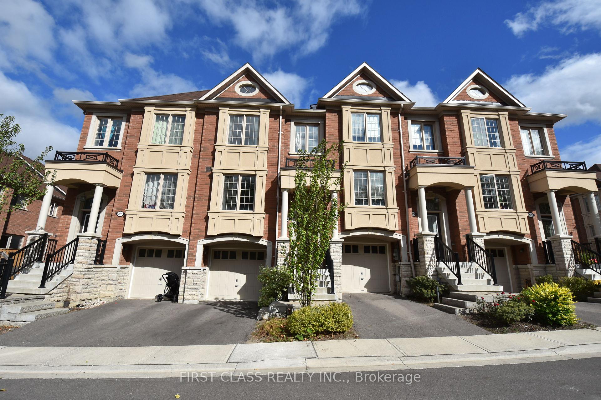 327 Doak Lane Newmarket Ontario Canada Rent residential Yan Zhou FIRST CLASS REALTY INC. Brokerage* 