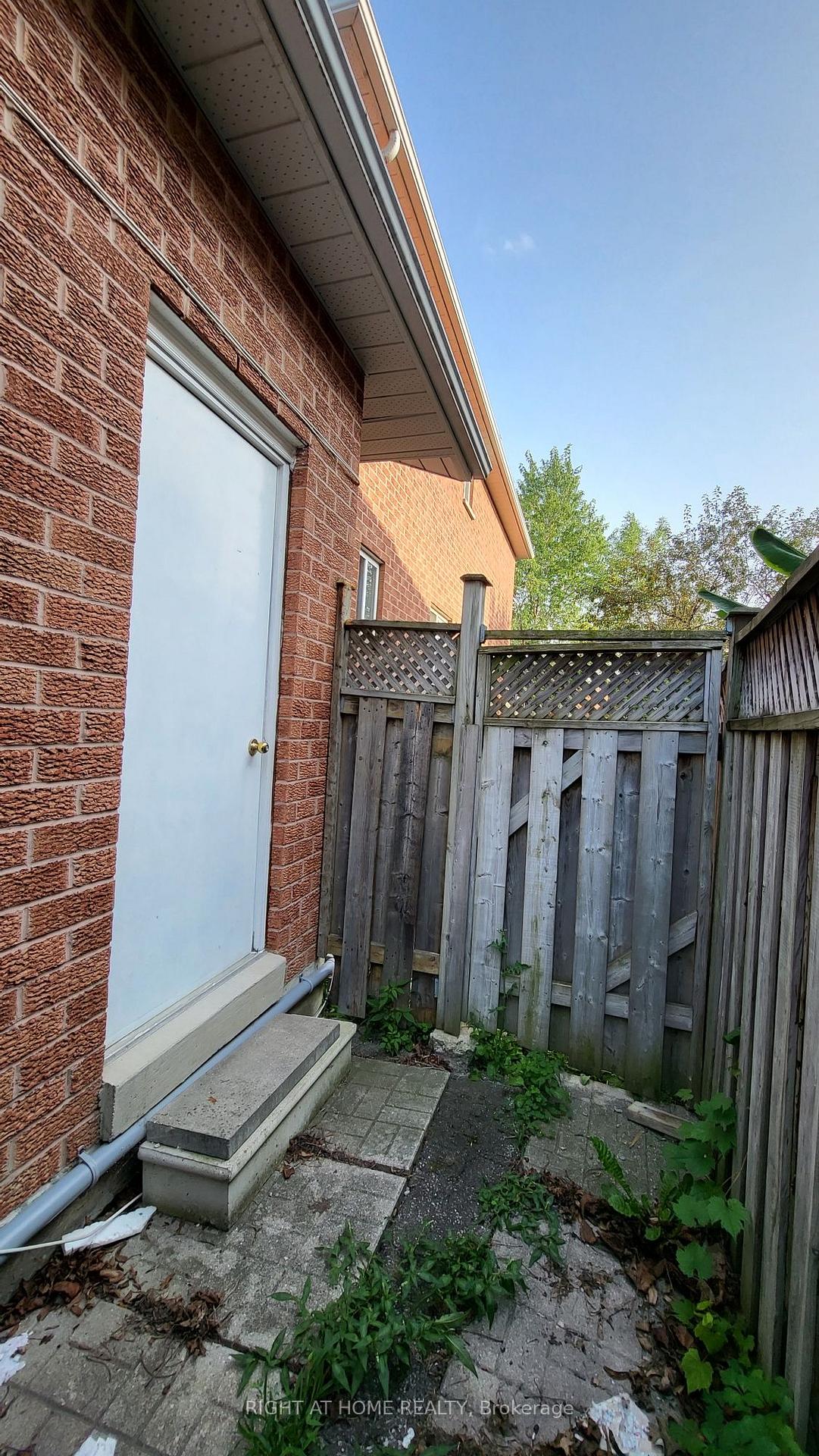 Lower - 5402 Fasdon Court Mississauga Ontario Canada Rent residential Marco Pontes RE/MAX West Realty Inc., Brokerage *