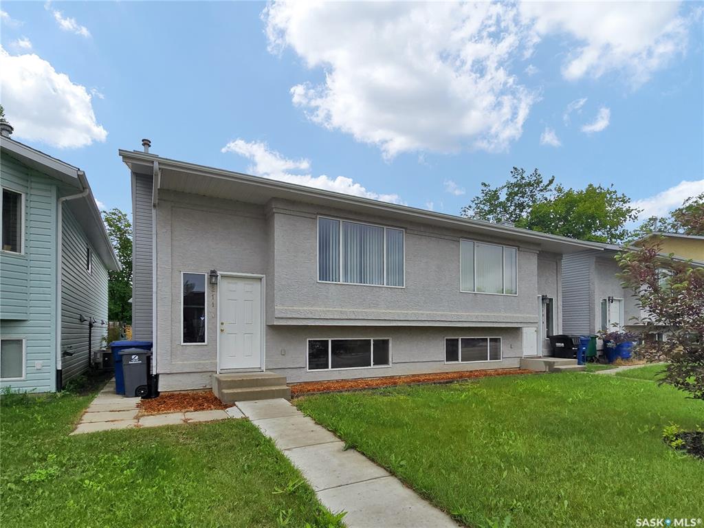 211 Hedley STREET Saskatoon Saskatchewan Canada Sale residential Ryan Guenther Realty Executives Saskatoon