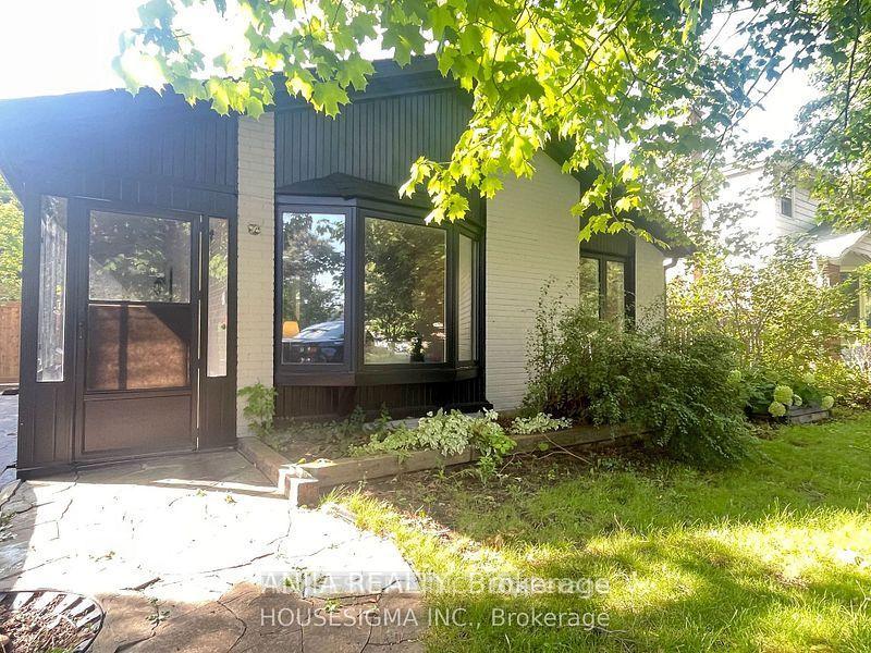 46 Seaton Drive W Aurora Ontario Canada Sale residential John Wan HomeLife Broadway Realty Inc., Brokerage*