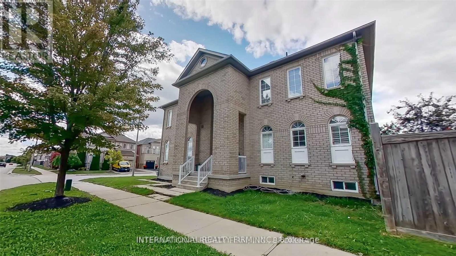 2 Dolce Crescent Vaughan Ontario Canada Rent residential David LeMesurier International Realty Firm Inc.