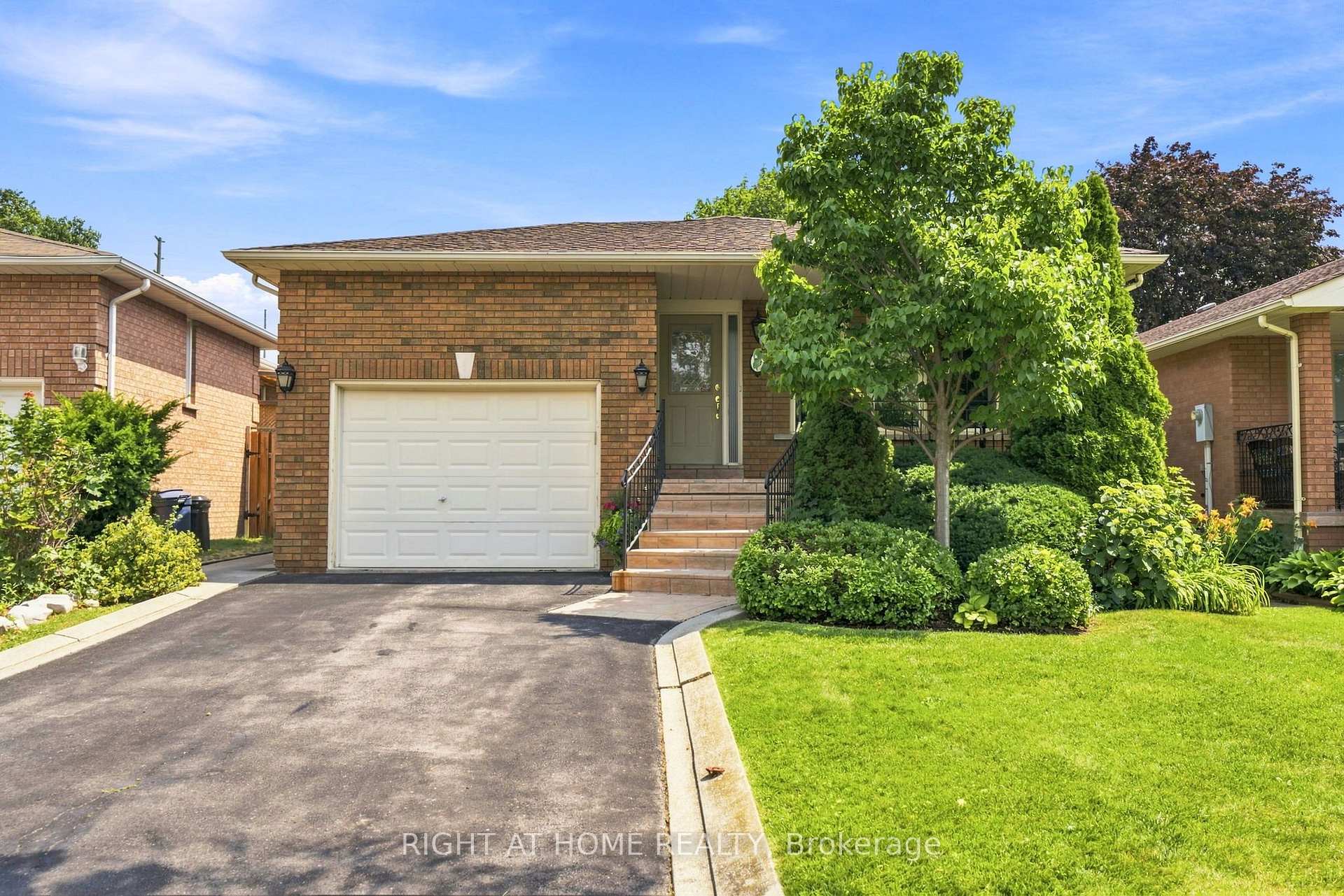 39 Dante Court Vaughan Ontario Canada Sale residential Linda Hummel Right at Home Realty, Brokerage*