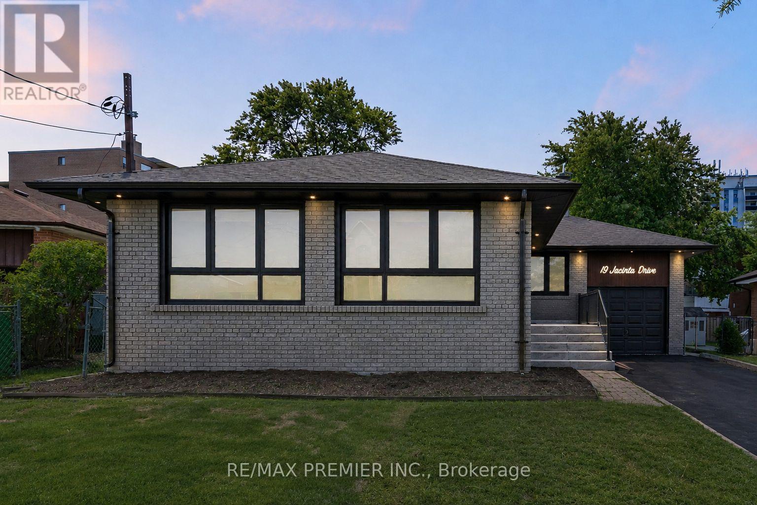 19 Jacinta Drive Toronto Ontario Canada Sale residential Jason Mansingh RE/MAX PREMIER INC. Brokerage*