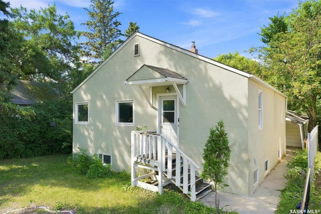 2204 LORNE AVENUE Saskatoon Saskatchewan Canada Sale residential Jesse Renneberg Realty Executives Saskatoon