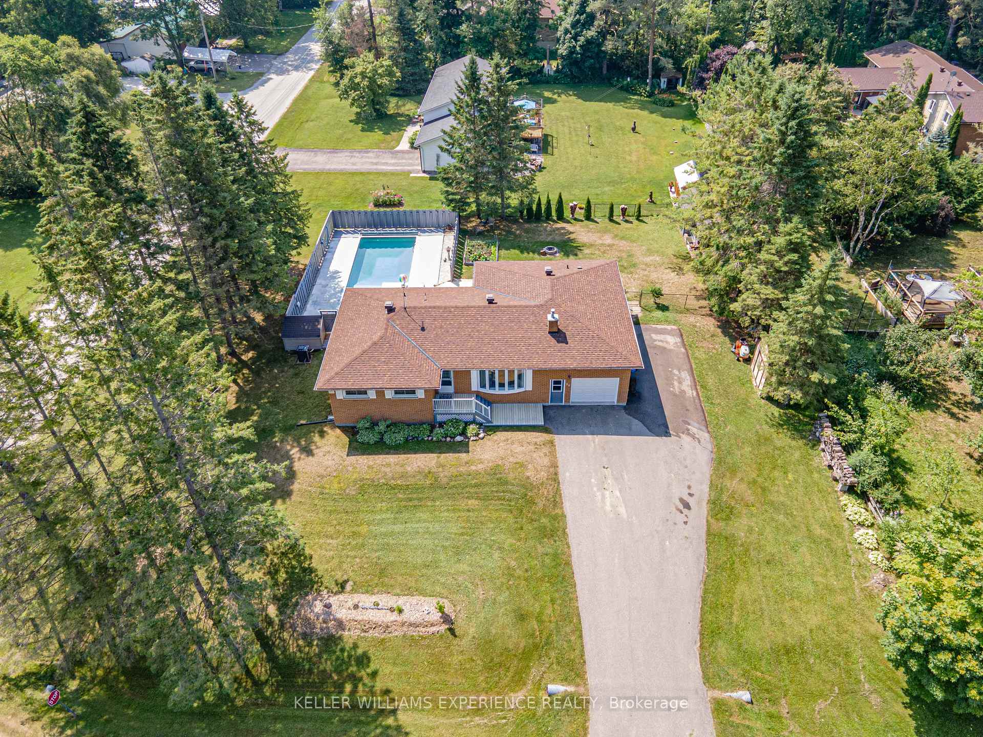 25 LAMERS Crescent Clearview Ontario Canada Sale residential Leo Weel RE/MAX Four Seasons Realty Ltd., Brokerage*