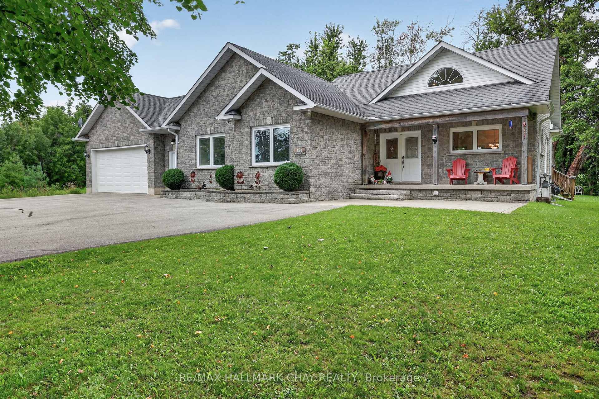 194 Moon Point Drive Oro-Medonte Ontario Canada Sale residential Cheryl Cheslea RE/MAX Hallmark Chay Realty, Brokerage