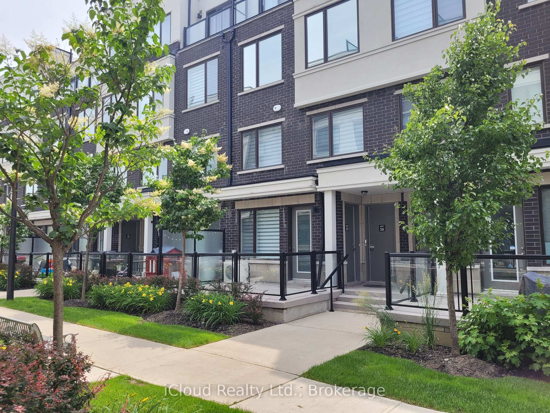 55 - 300 Alex Gardner Circle Aurora Ontario Canada Rent residential Rajeev Narula  iCloud Realty Ltd. 