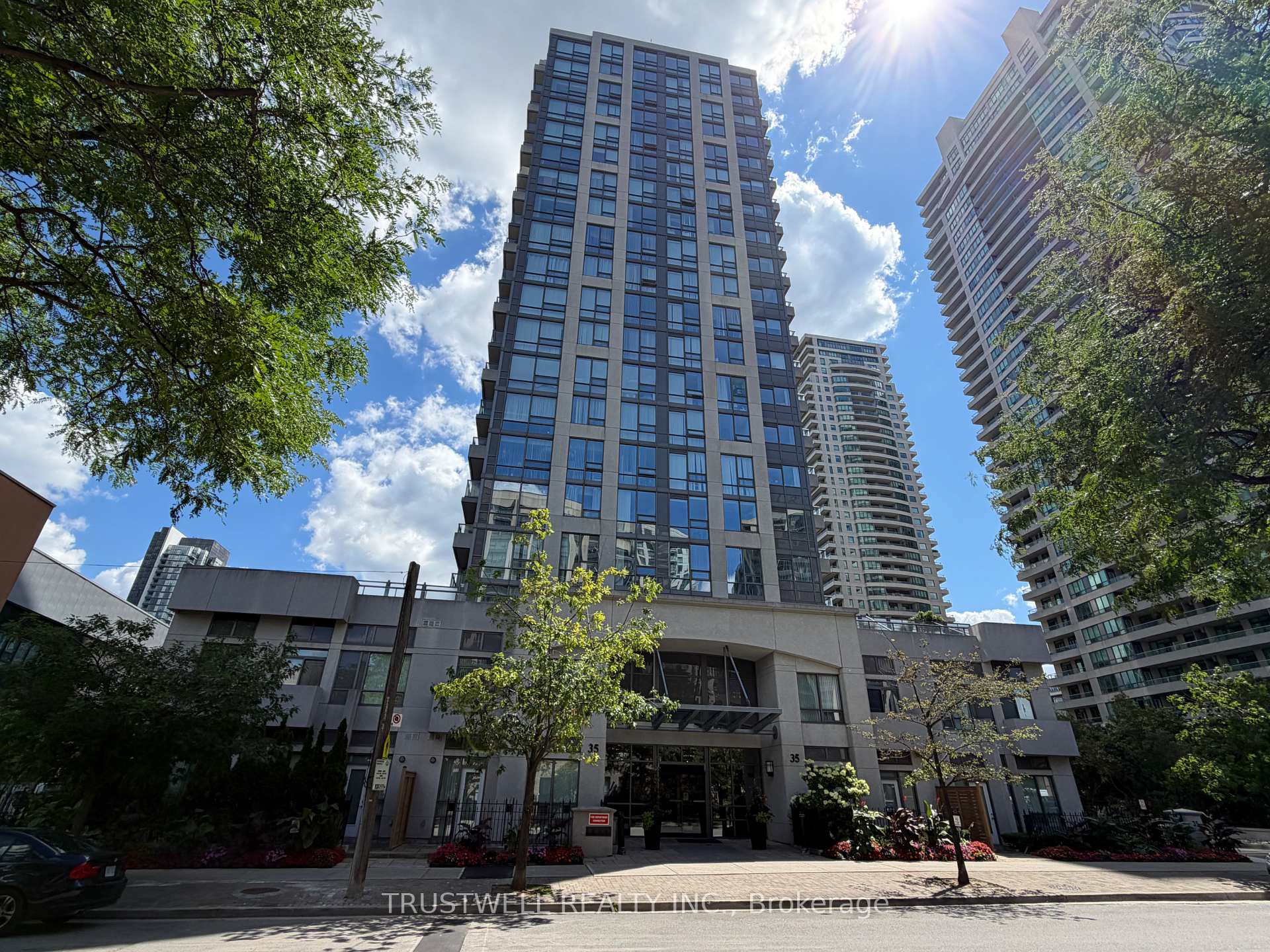 2120 - 35 Hollywood Avenue Toronto Ontario Canada Rent residential   TRUSTWELL REALTY INC. Brokerage
