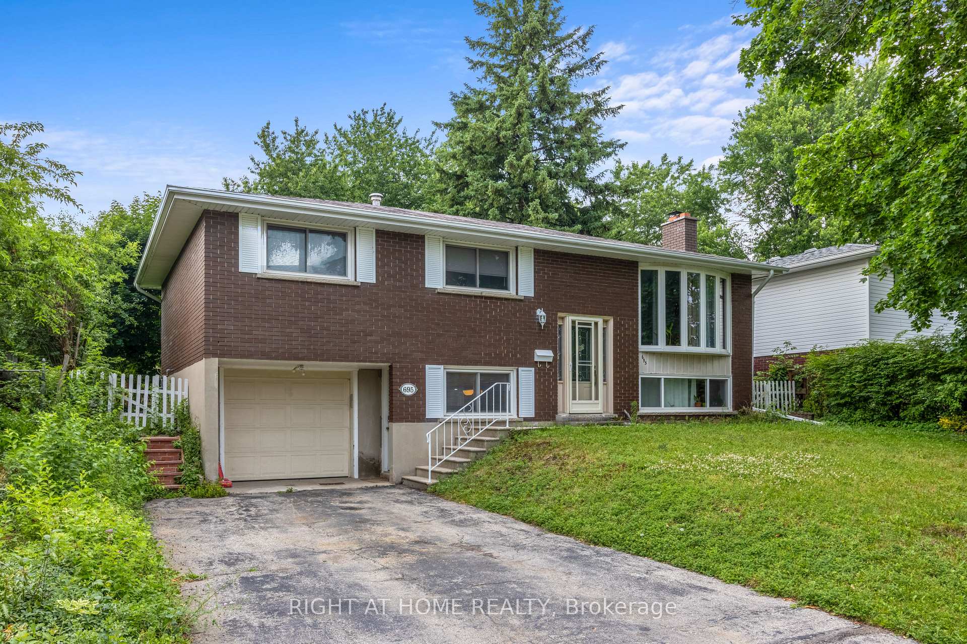 Upper - 695 Glen Forrest Boulevard Waterloo Ontario Canada Rent residential Sal Abouchala Right at Home Realty, Brokerage*