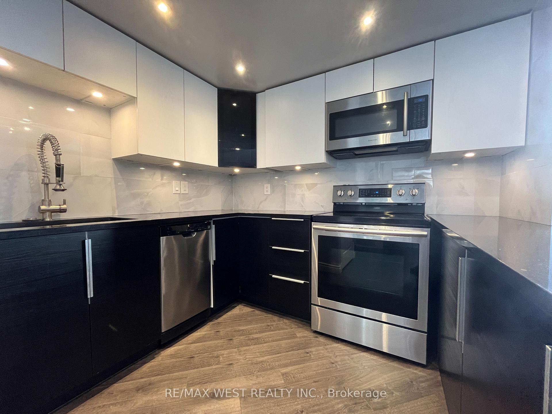 1007 - 300 Webb Drive Mississauga Ontario Canada Sale residential Elena Vankevich Brokerage Information: Not available, please contact website owner