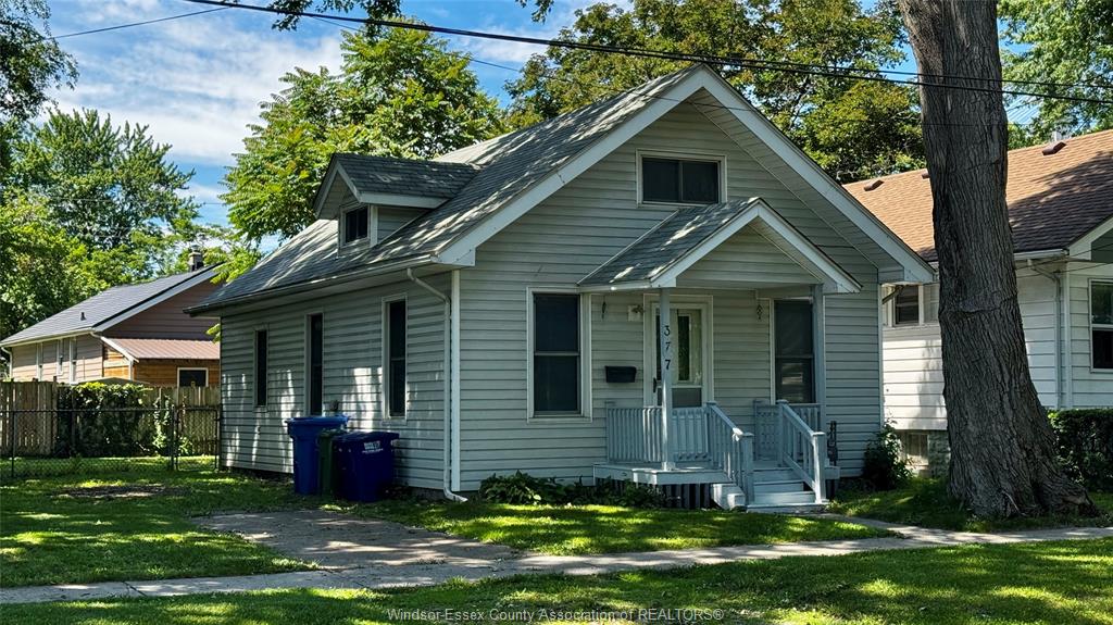 377 CHAPPELL  Windsor Ontario Canada Sale residential Alex Sharma HomeLife Gold Star Realty Inc., Brokerage