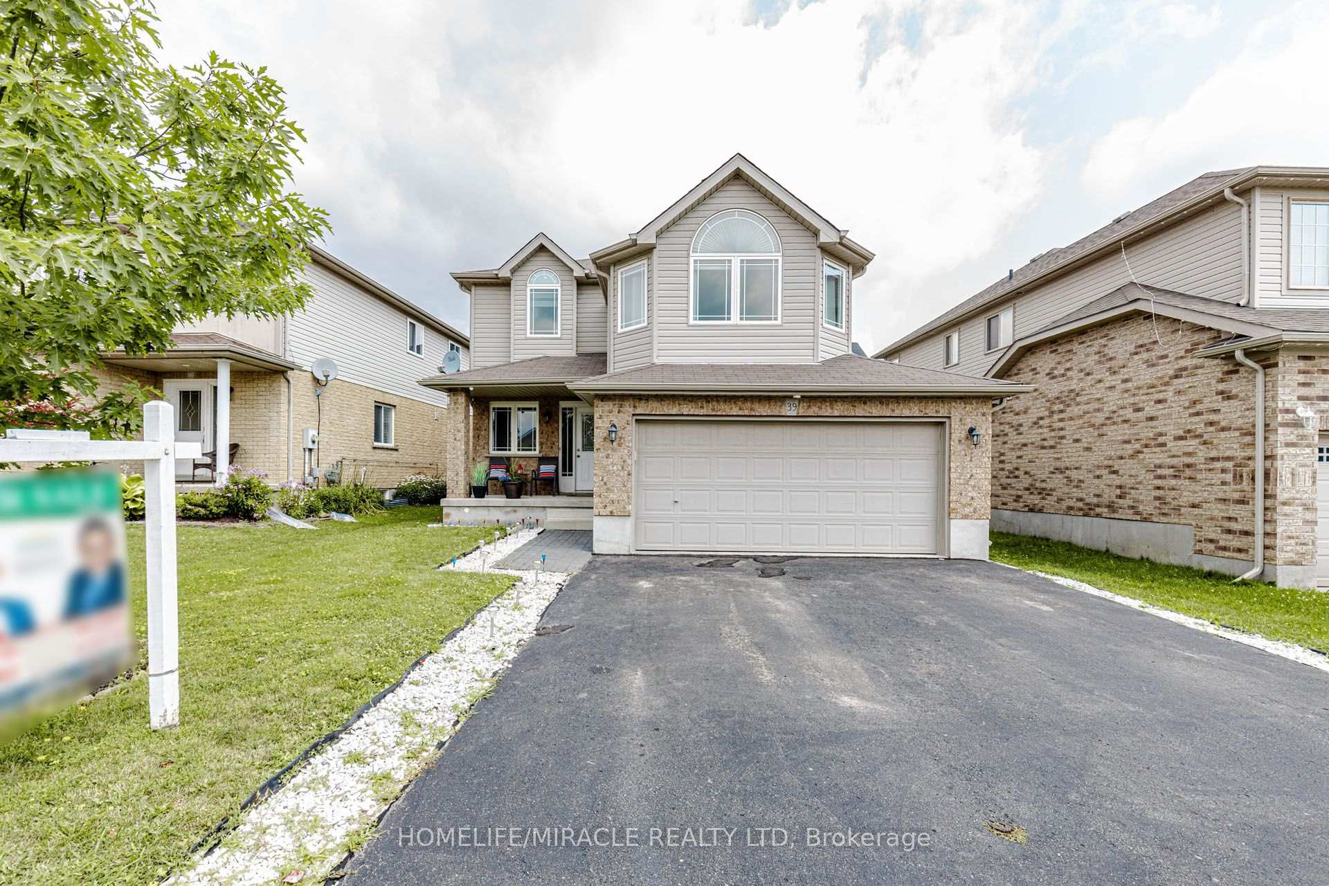 39 Washburn Drive Guelph Ontario Canada Sale residential Sophie & Shannon Lee HomeLife/Miracle Realty Ltd., Brokerage *