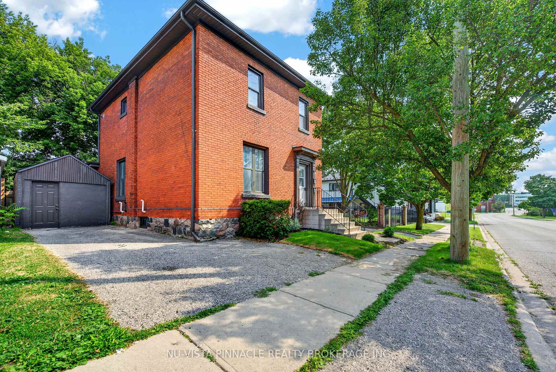 631 Peel Street Woodstock Ontario Canada Sale residential Alim Yuksel Nu-Vista Pinnacle Realty Brokerage Inc.