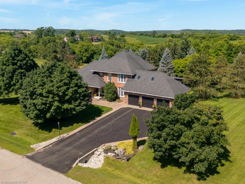 216 Red Maple Court North Dumfries Ontario Canada Sale residential Mandy Roth RE/MAX TWIN CITY REALTY INC., BROKERAGE*