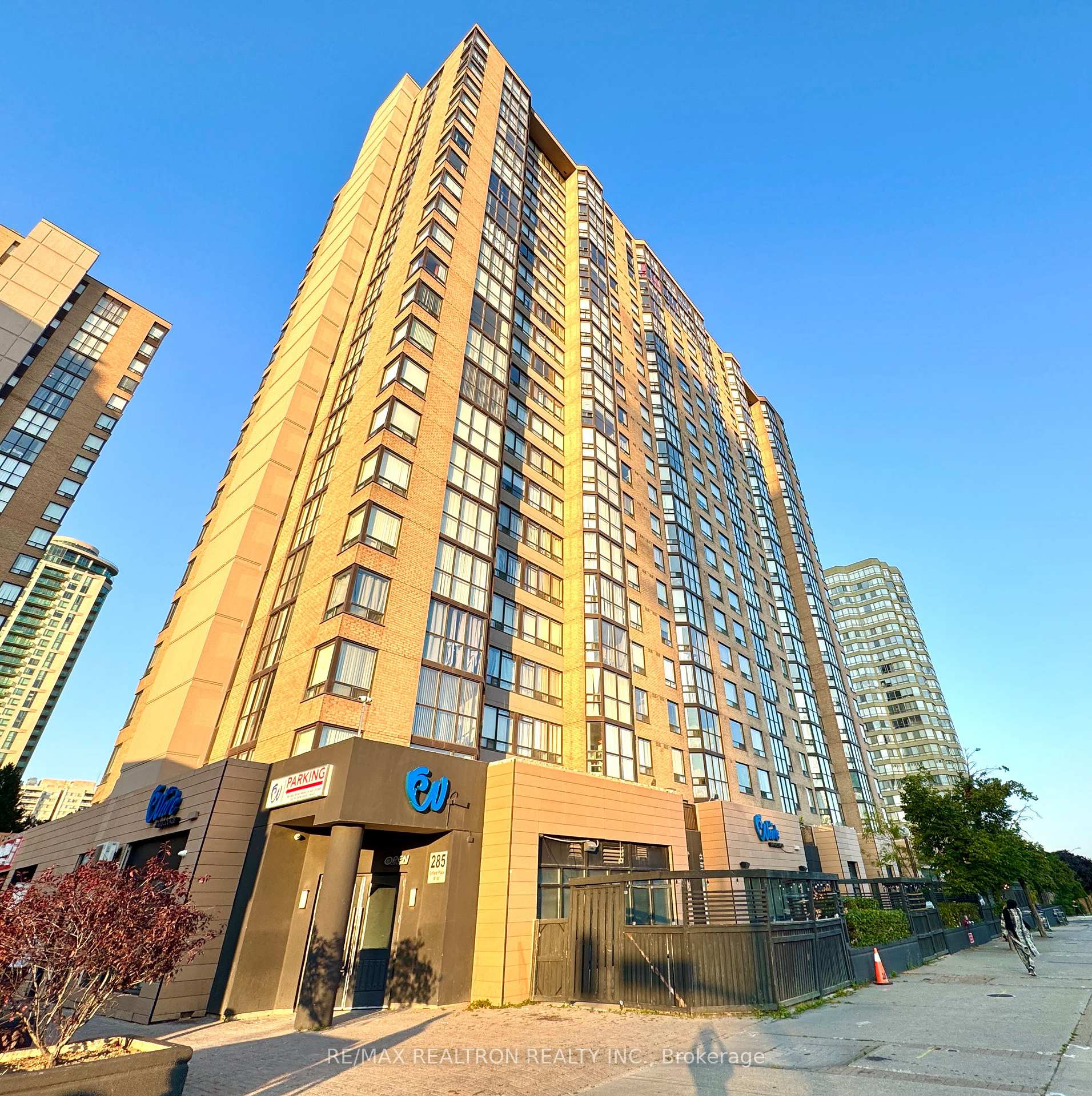 1412 - 285 Enfield Place Mississauga Ontario Canada Rent residential Elena Vankevich Brokerage Information: Not available, please contact website owner