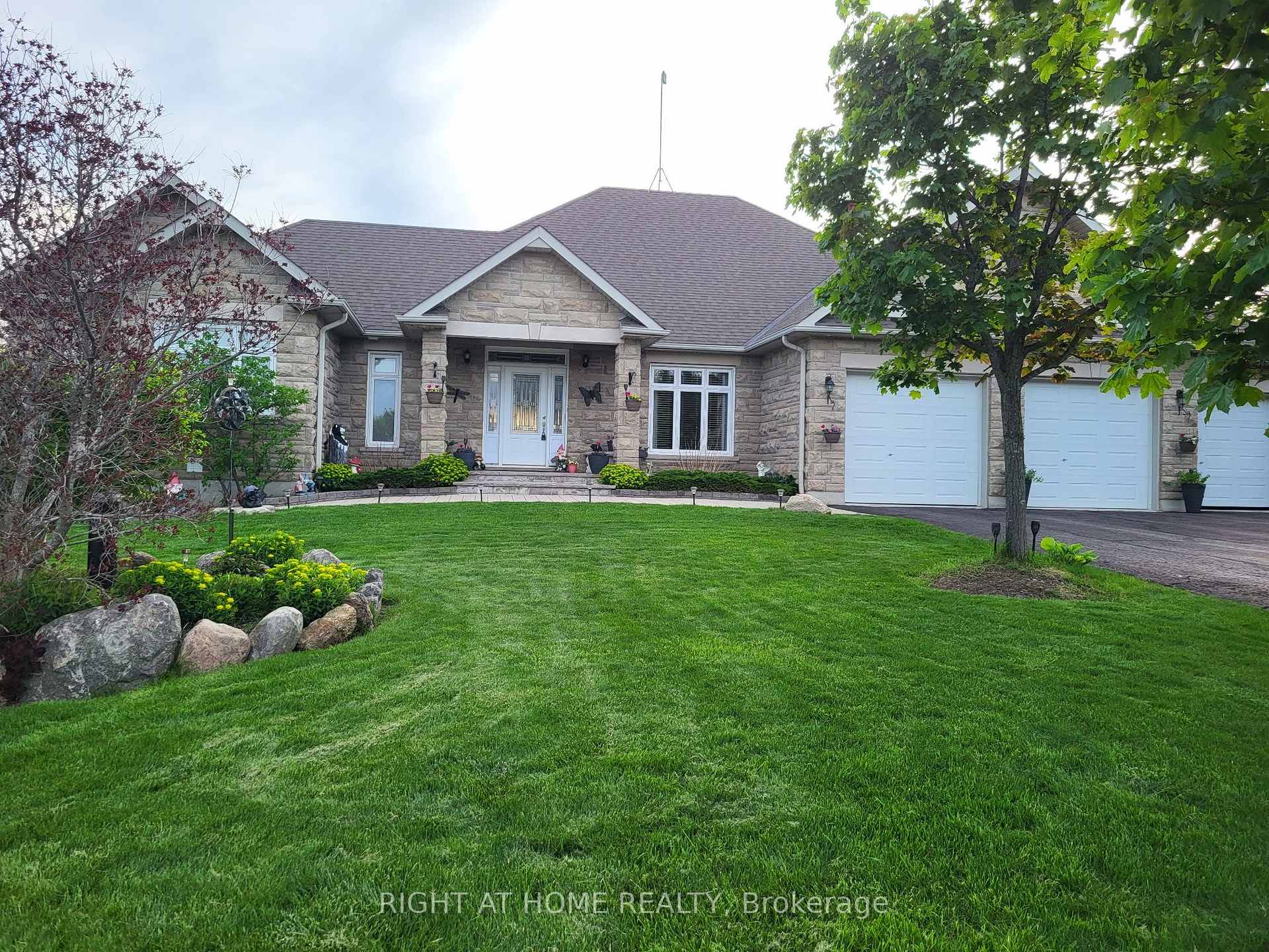 10 Brolley Crescent Essa Ontario Canada Sale residential Viktoria Levieva Right at Home Realty, Brokerage*