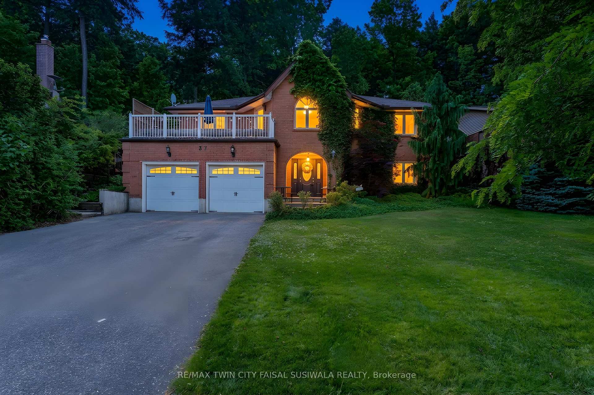 37 Yellow Birch Drive Kitchener Ontario Canada Sale residential Jamie Kubassek RE/MAX Twin City Realty Inc., Brokerage*