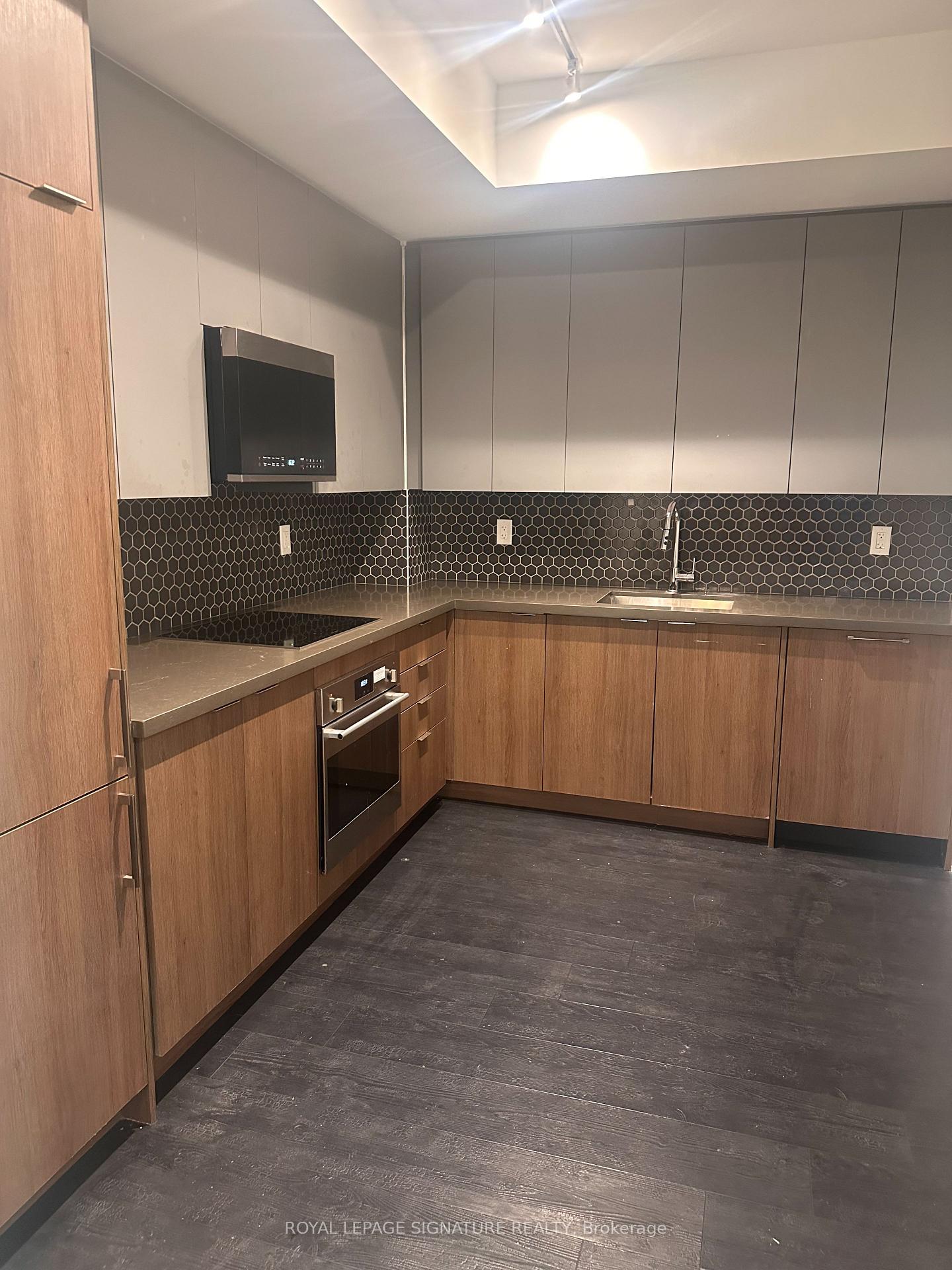 1002 - 2481 Taunton Road Oakville Ontario Canada Rent residential NICK PANARESE Royal LePage Signature Realty, Brokerage