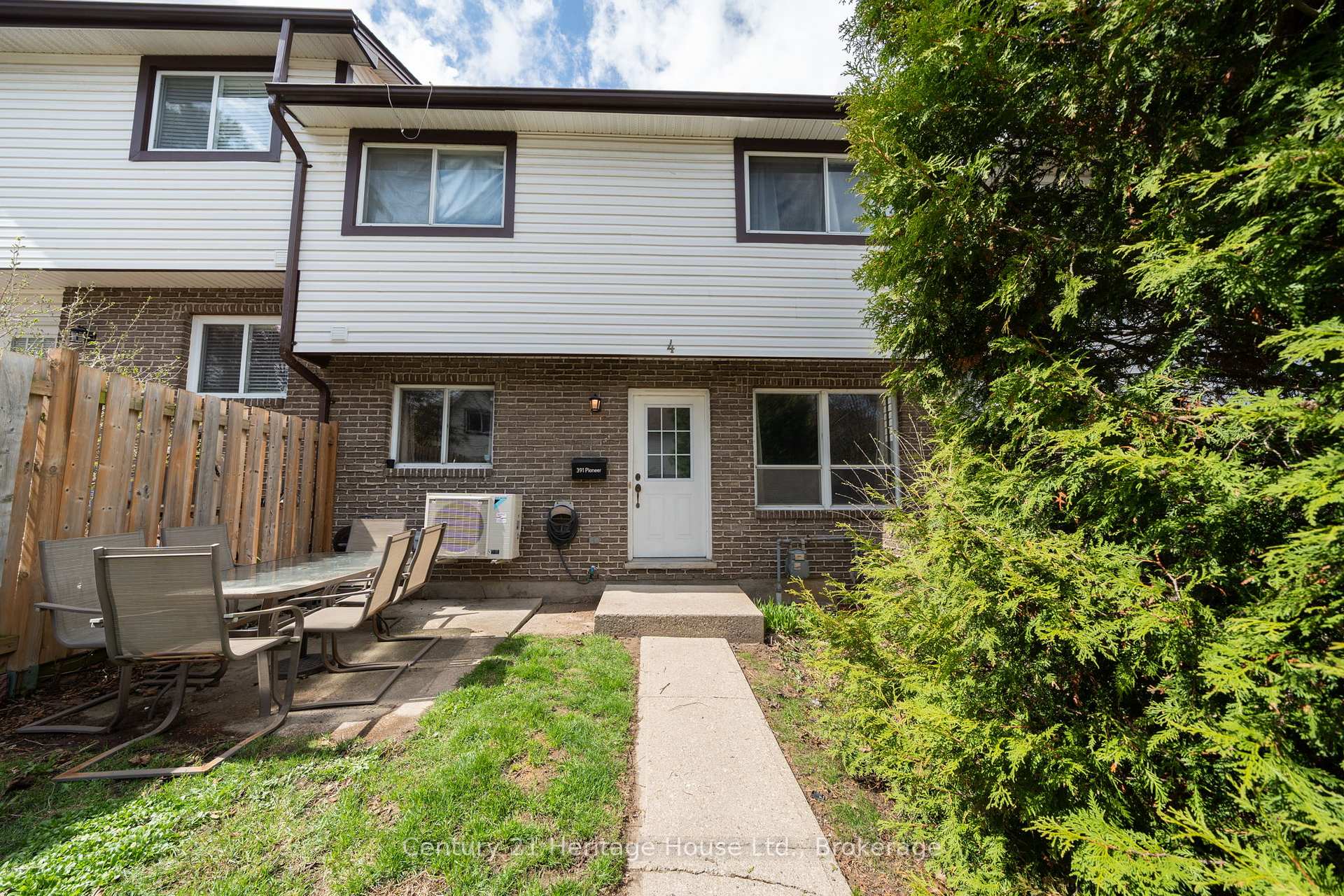 4 - 391 Pioneer Drive Kitchener Ontario Canada Sale residential SHERI GAERTNER RE/MAX REAL ESTATE CENTRE INC., BROKERAGE