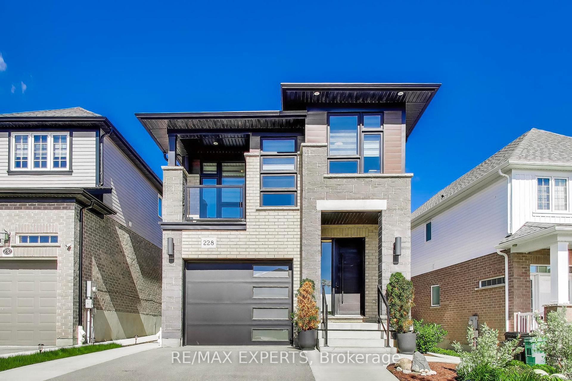 228 Woodbine Avenue Kitchener Ontario Canada Sale residential Samit Nagpaul Re/Max Experts, Brokerage*