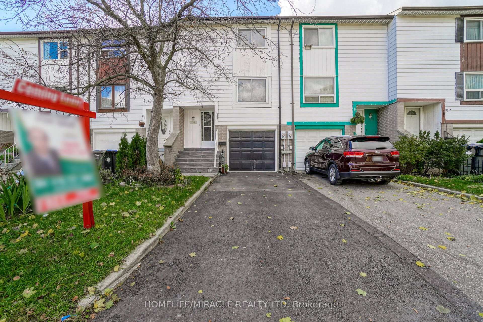 30 Hoskins Square Brampton Ontario Canada Rent residential Devinder Dhillon HomeLife/Miracle Realty Ltd, Brokerage *
